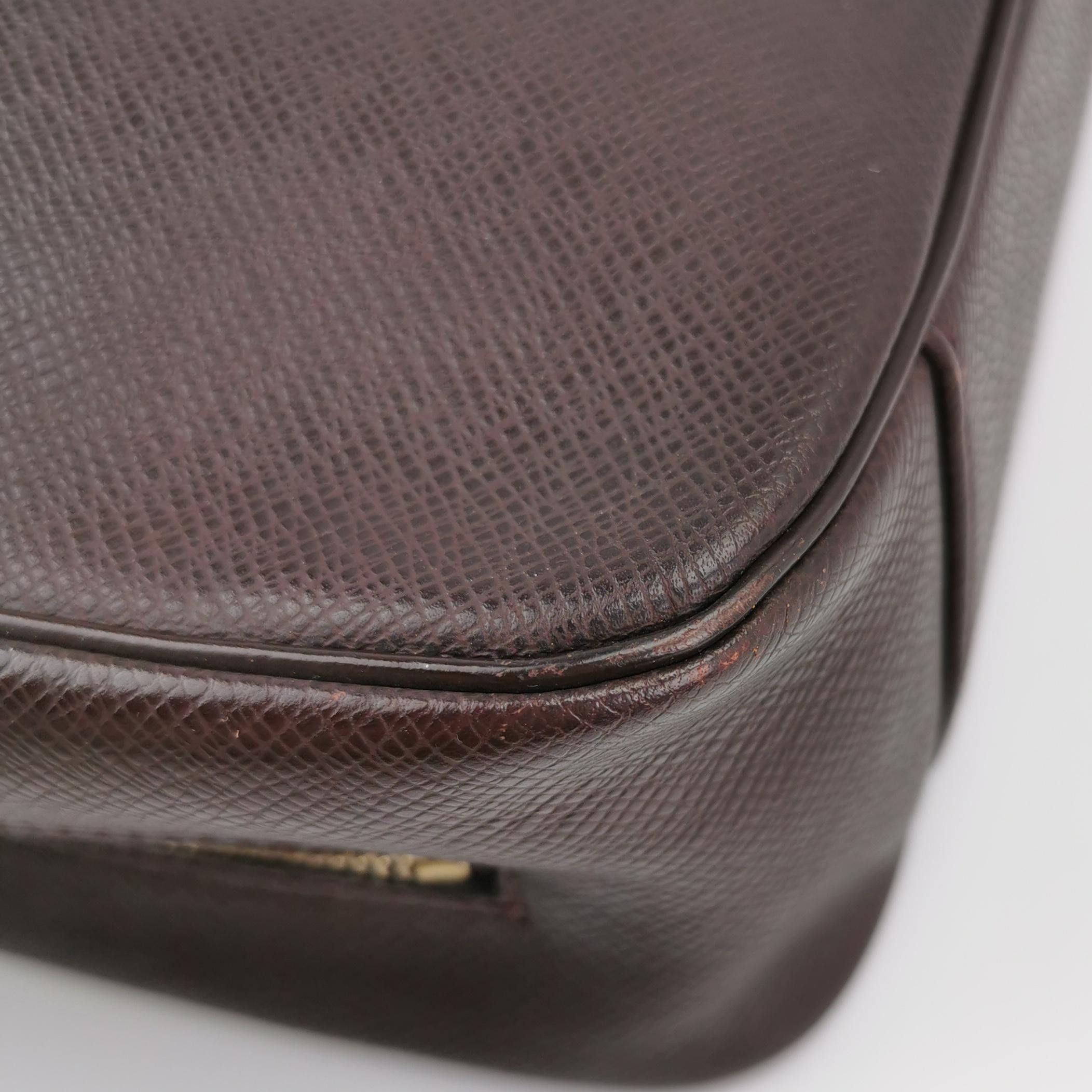 Louis Vuitton Louis Vuitton (LV) Cowhide solid color zipper embossed lett Size ONE SIZE - 6 Thumbnail