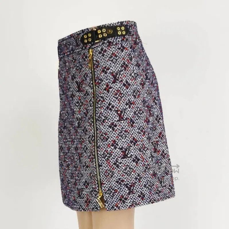 Louis Vuitton Louis Vuitton Floral Embroidered Black Skirt . Size 22" - 2 Thumbnail