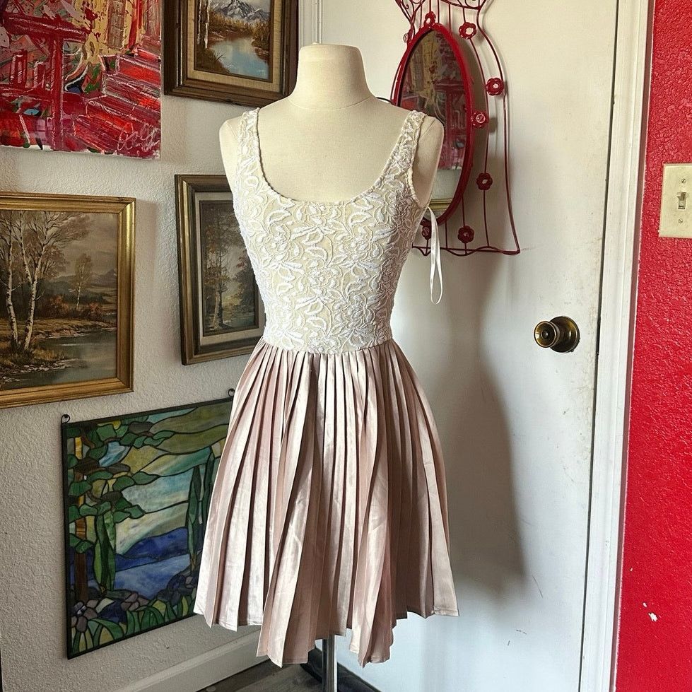 Other motel rocks beige white lace skater dress Size XS / US 0-2 / IT 36-38 - 1 Thumbnail