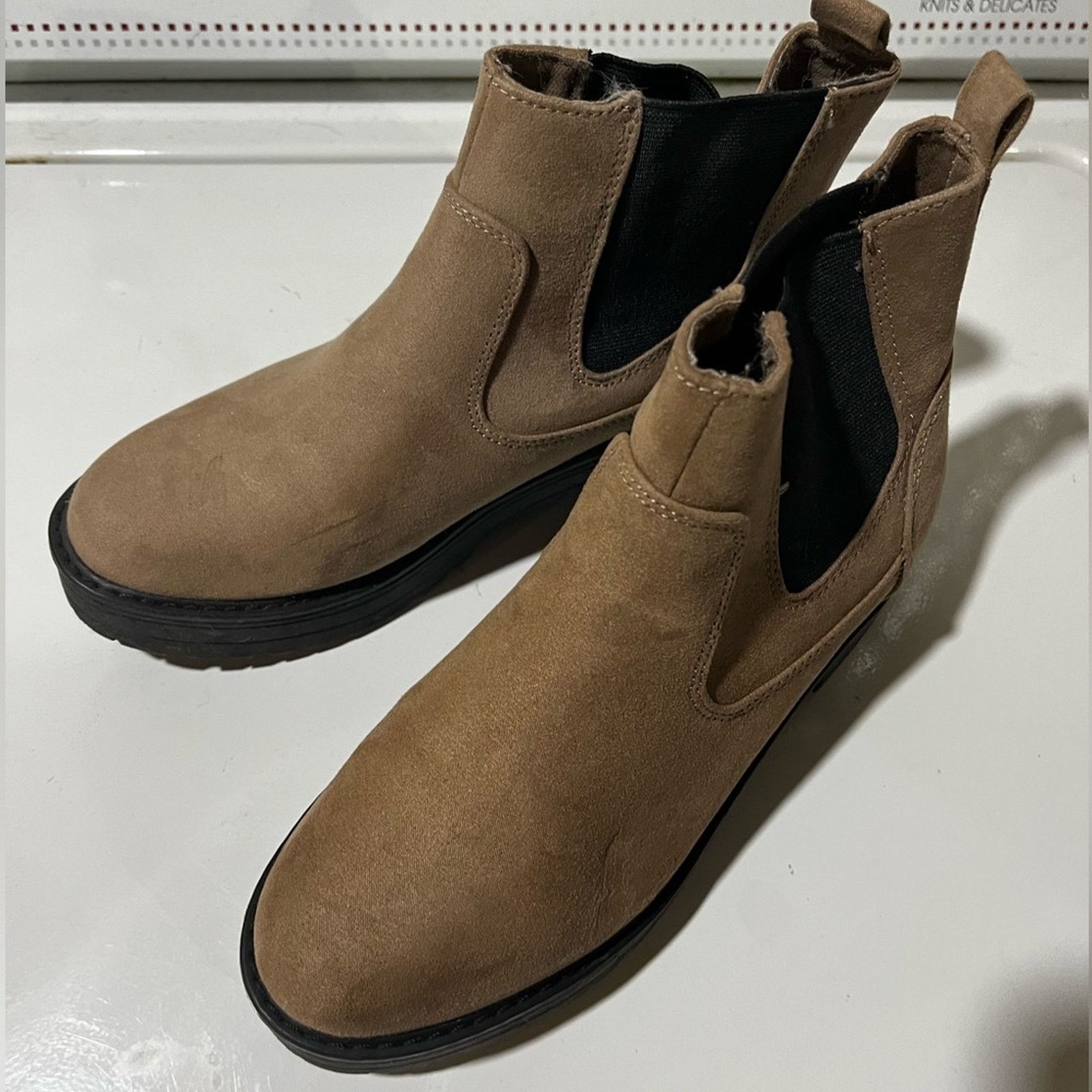 Old Navy Old Navy size 6 Chelsea lug boot in taupe Size US 6 / IT 36 - 1 Thumbnail