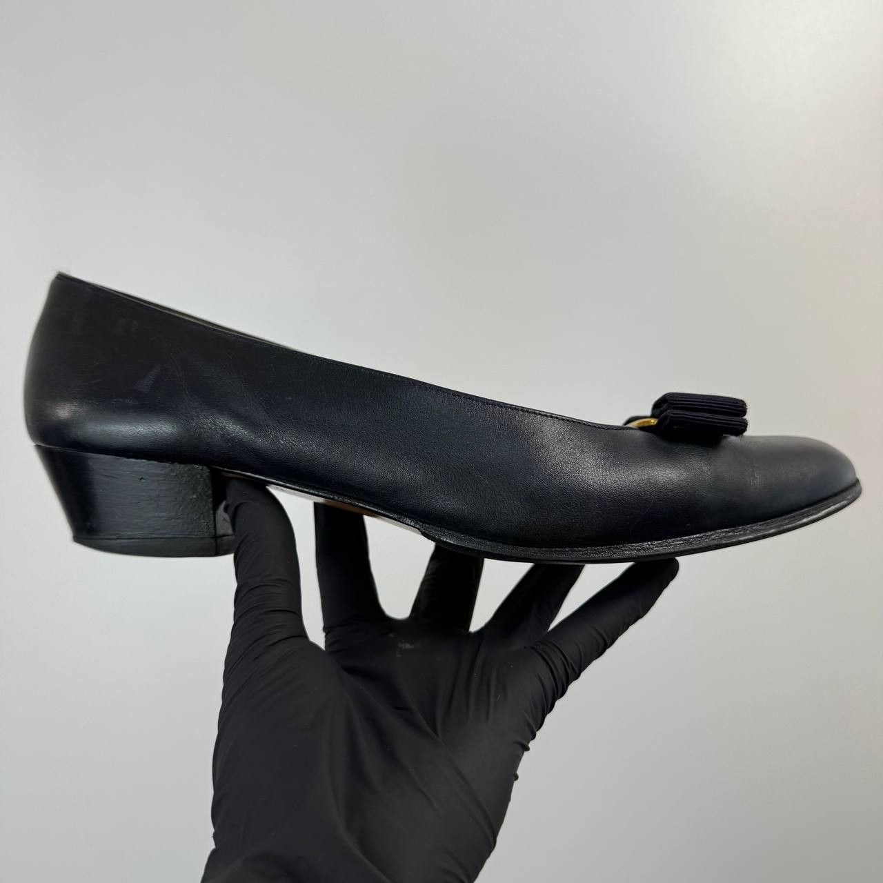 Salvatore Ferragamo Salvatore Ferragamo Boutique Vara Bow Leather Size 7 Size US 7 / IT 37 - 5 Thumbnail