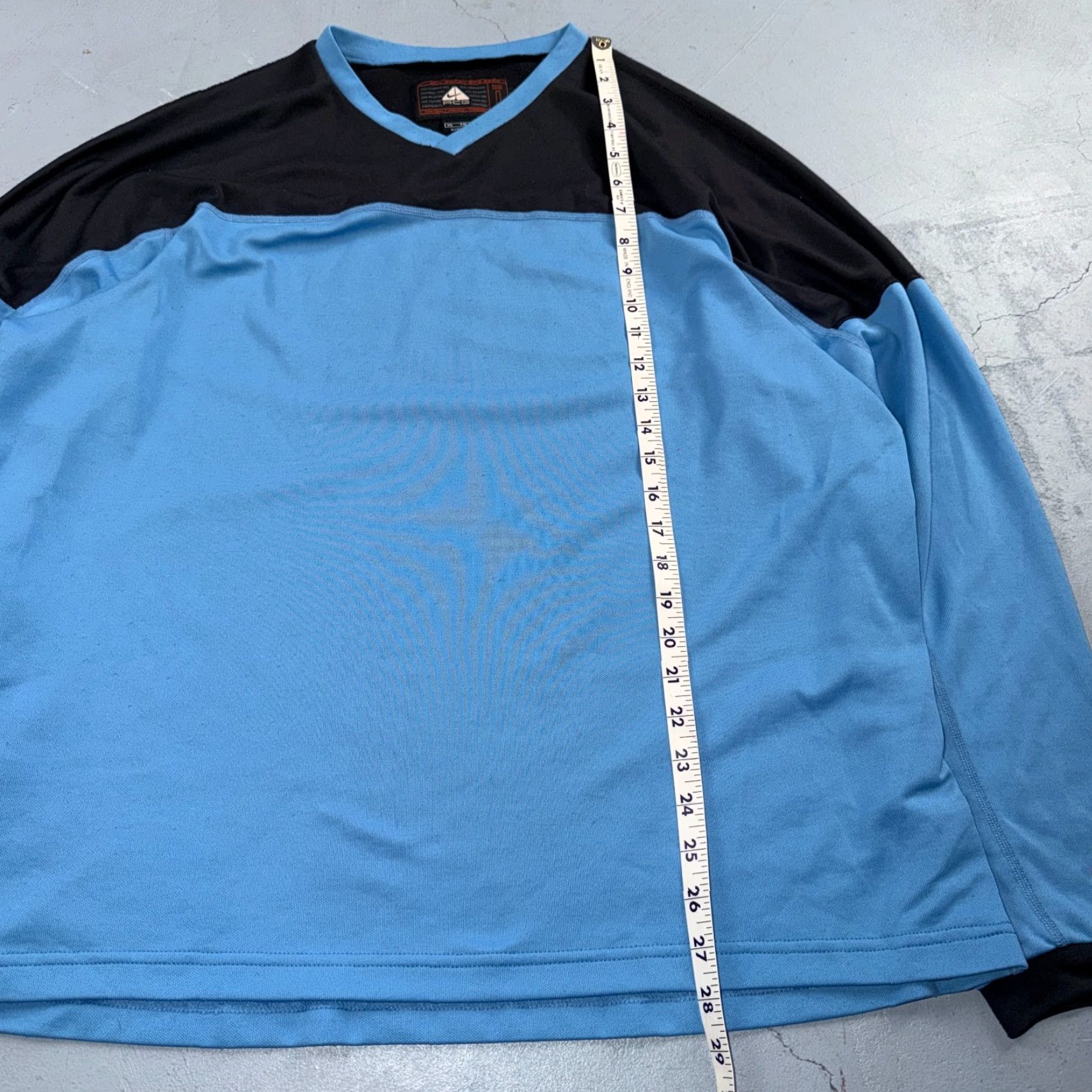 Nike ACG VINTAGE Nike ACG Base Layer Shirt XL Black Blue Comfort & Durability Outdoor Y2K 90s Mens Pullover Lightweight Medium Logo Size US XL / EU 56 / 4 - 4 Thumbnail