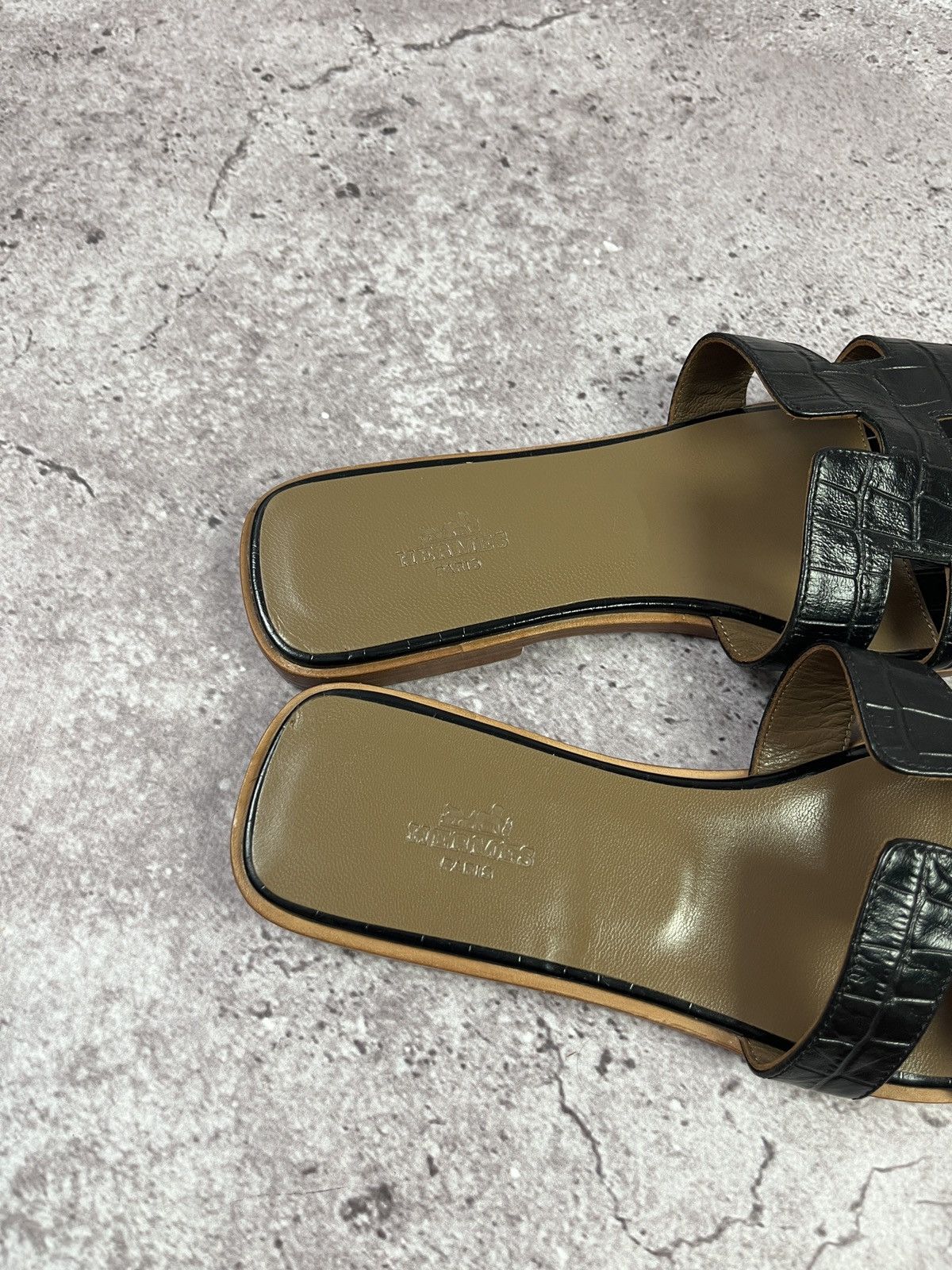 Hermes Hermès Oran 39 Black Croc Embossed Leather H Slide Flats 🇮🇹 Size US 9 / IT 39 - 5 Thumbnail