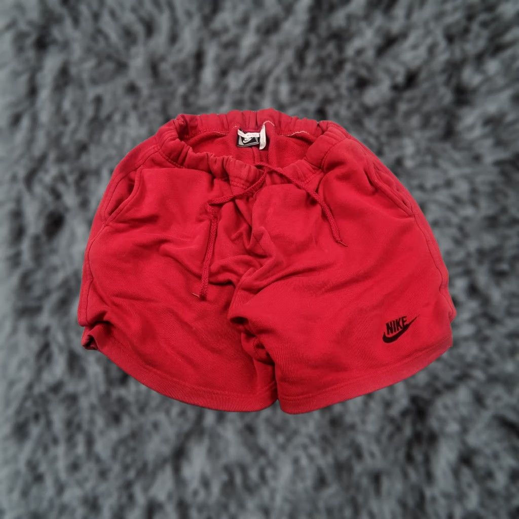 Nike VINTAGE Nike Swoosh Logo Red Cotton Casual Shorts USA Shirt Mens L 80s USA Red Nike Shorts Size US 33 - 1 Thumbnail