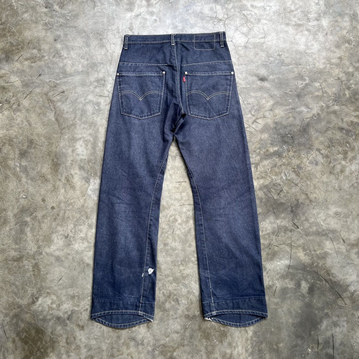 Levi's Vintage Levi’s Engineered Distreesed Jeans Size US 29 - 2 Thumbnail