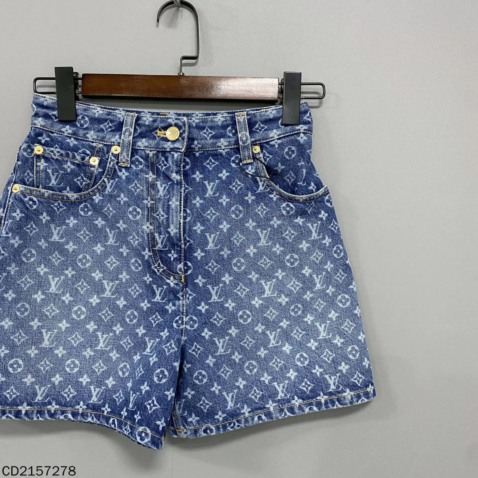 Louis Vuitton LV 25ss Monogram All-Over Print Denim Short 34 99N Size 25" / US 0 / IT 36 - 1 Thumbnail