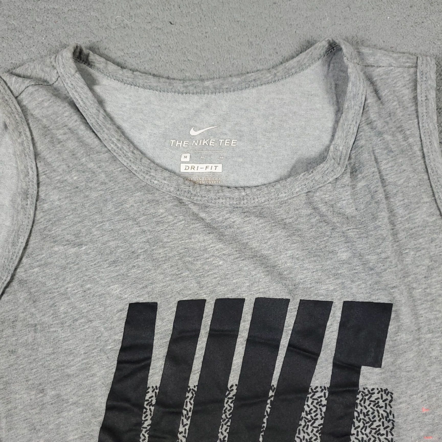 Nike VINTAGE Nike Tank Top Men Medium Gray Sleeveless Sports Gym Workout Casual Activewear Size US M / EU 48-50 / 2 - 3 Thumbnail