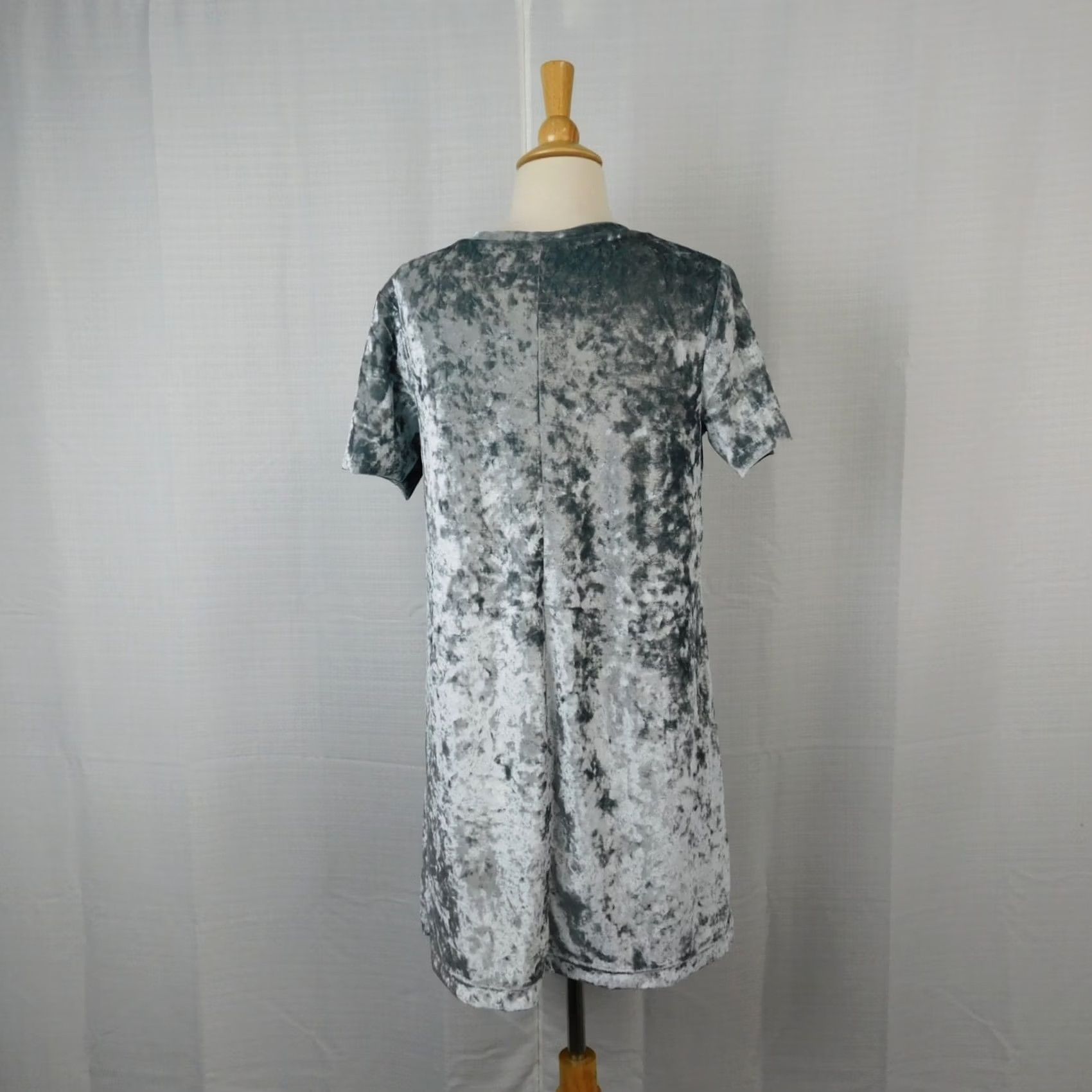 Velvet Unbranded Short Sleeve Round Neck Crushed Velvet Tunic Dress Gray Large Women Knee Length A-Line, T-Shirt Dress, 0 0 0 0 Size 36" / US 14 / IT 50 - 3 Thumbnail
