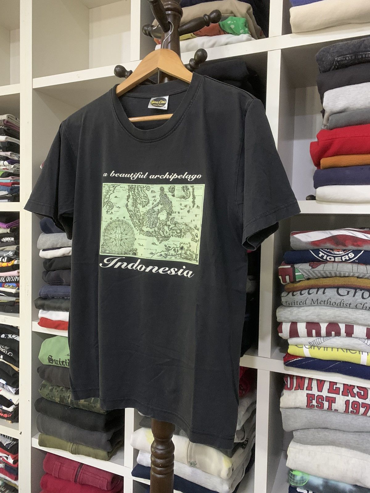 Vintage Vintage Indonesian T-Shirt Size US M / EU 48-50 / 2 - 3 Thumbnail