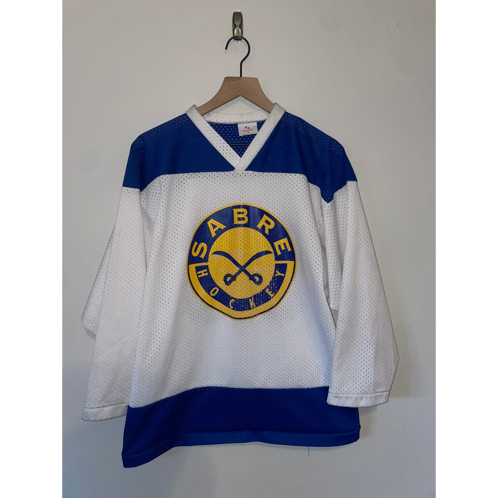 Vintage Vintage Sabre Hockey Jersey K1 Sportswear White 90s VTG M Size US M / EU 48-50 / 2 - 1 Thumbnail