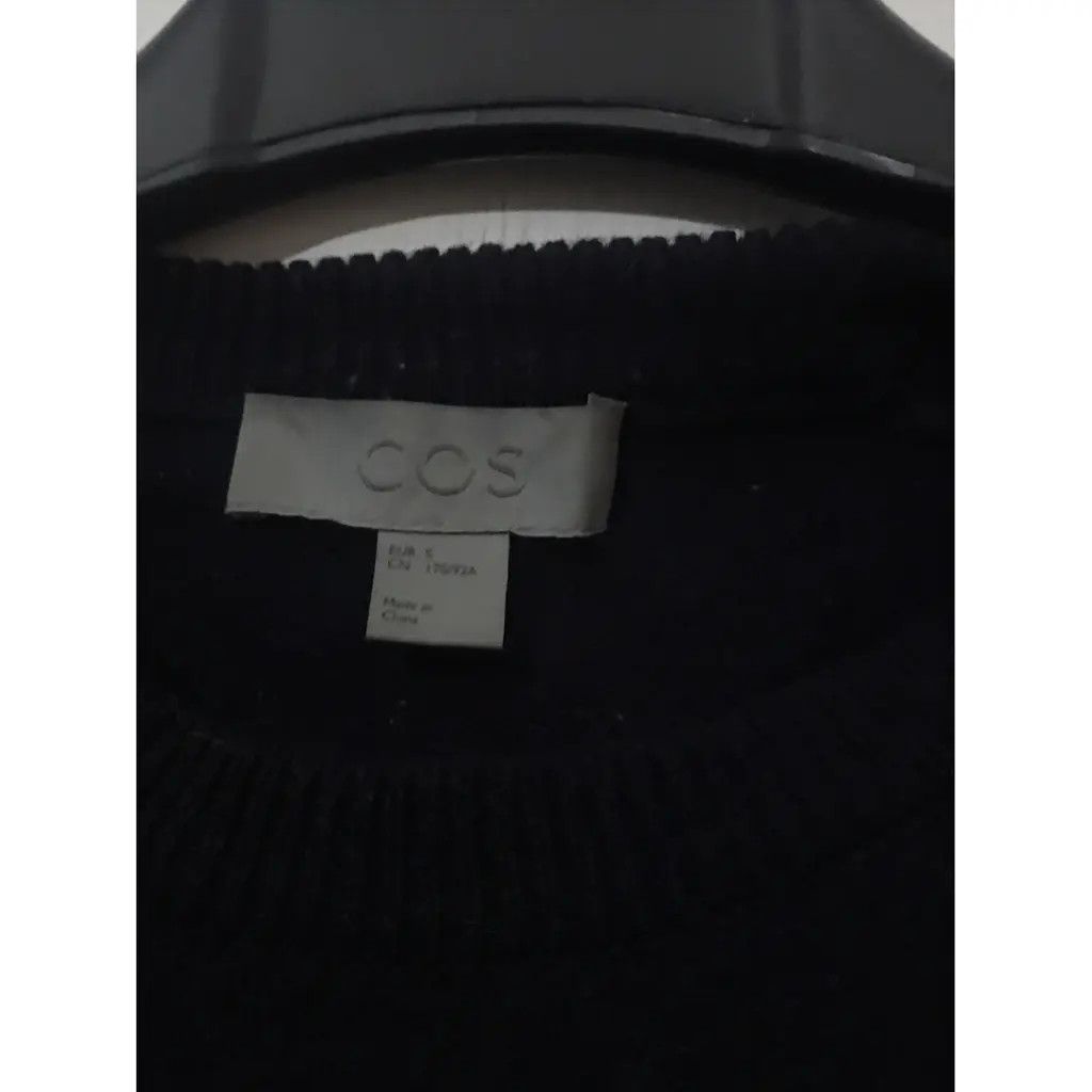 Cos COS 100% Wool Minimalist Crewneck Sweater Size US S / EU 44-46 / 1 - 3 Thumbnail