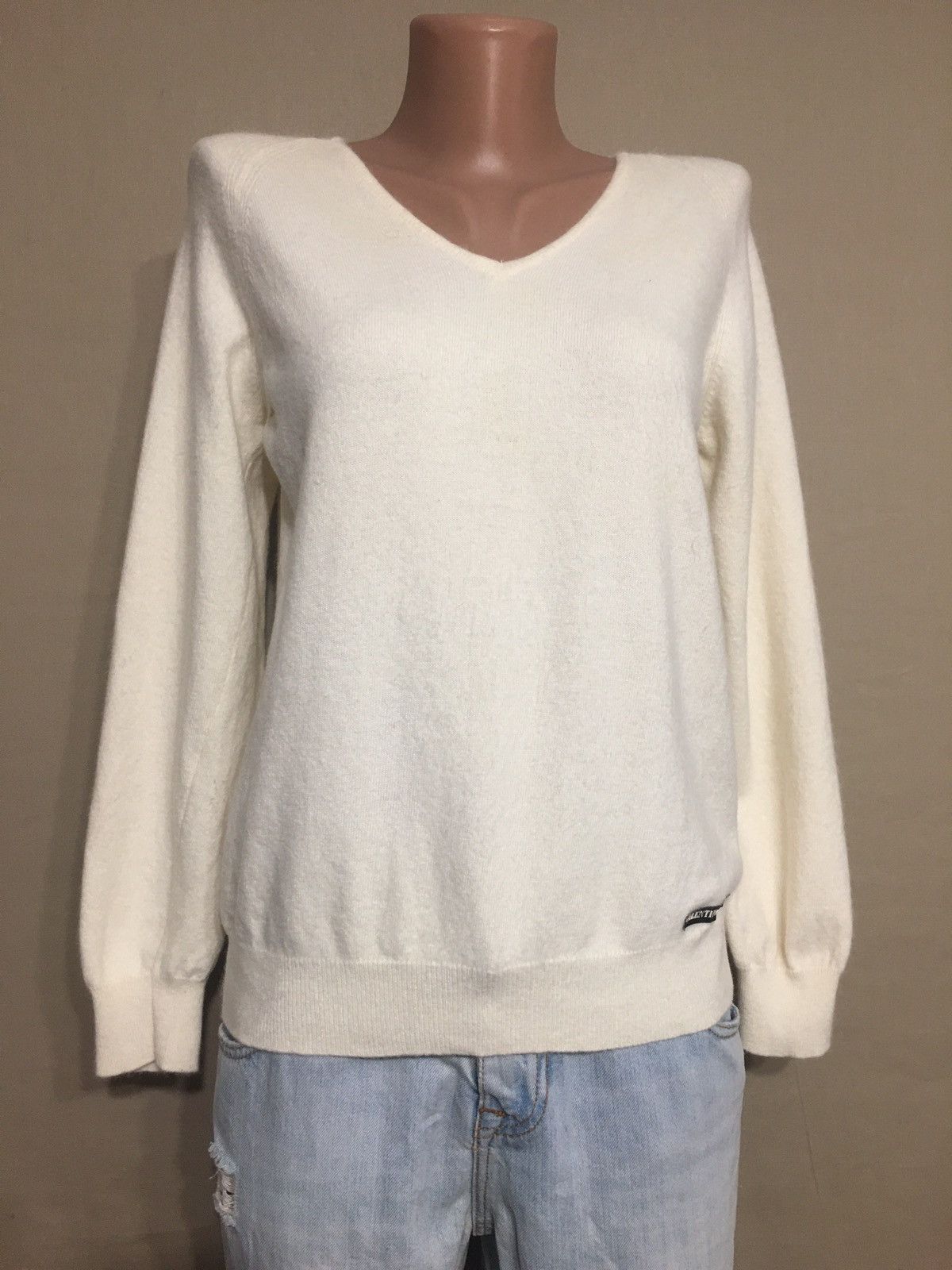 Valentino × Vintage VALENTINO Sport Ivory Cashmere V-neck Vintage Sweater Size M / US 6-8 / IT 42-44 - 3 Thumbnail