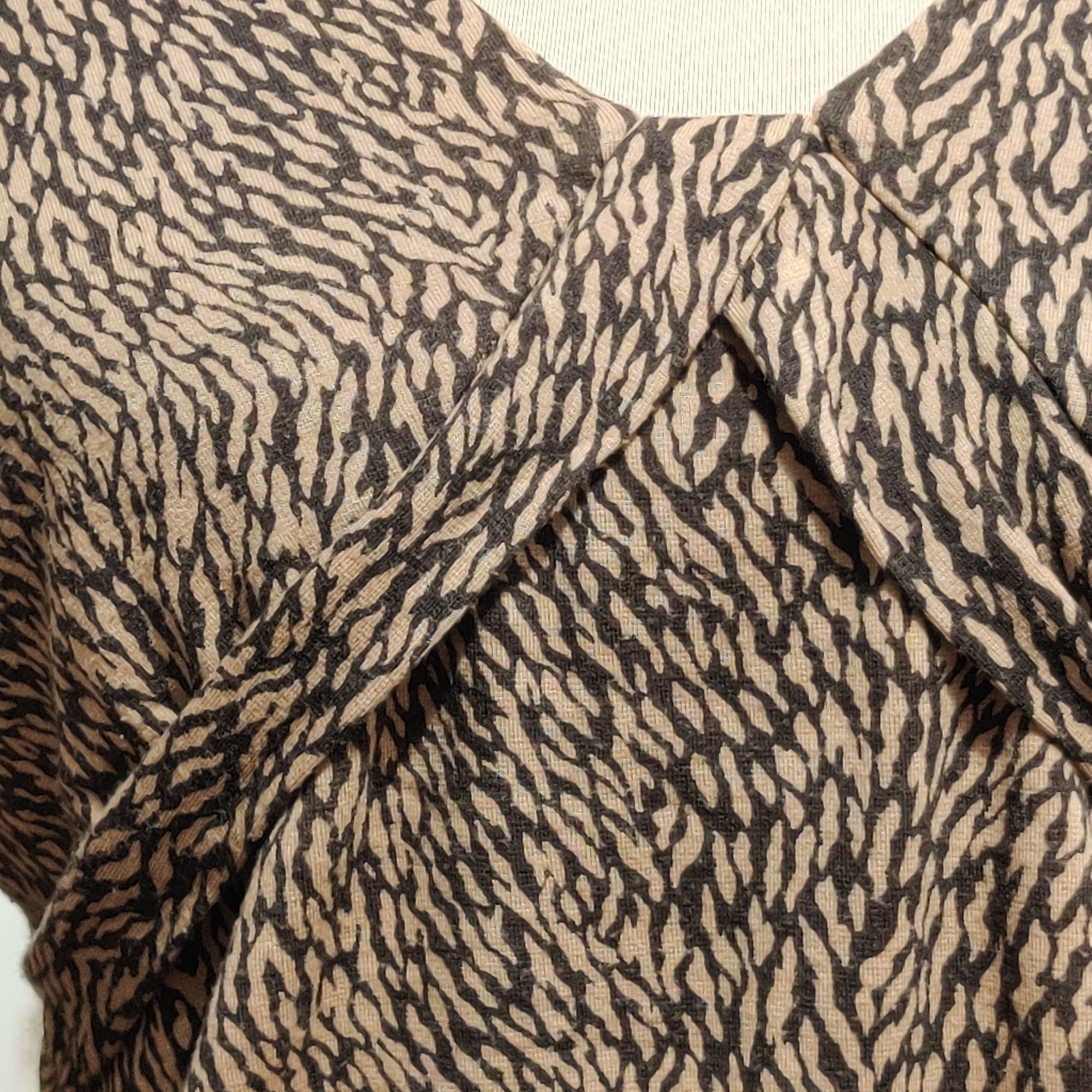 Ann Taylor Ann Taylor M Brown Abstract Print Pleated V Neck Long Sleeve Size M / US 6-8 / IT 42-44 - 5 Thumbnail