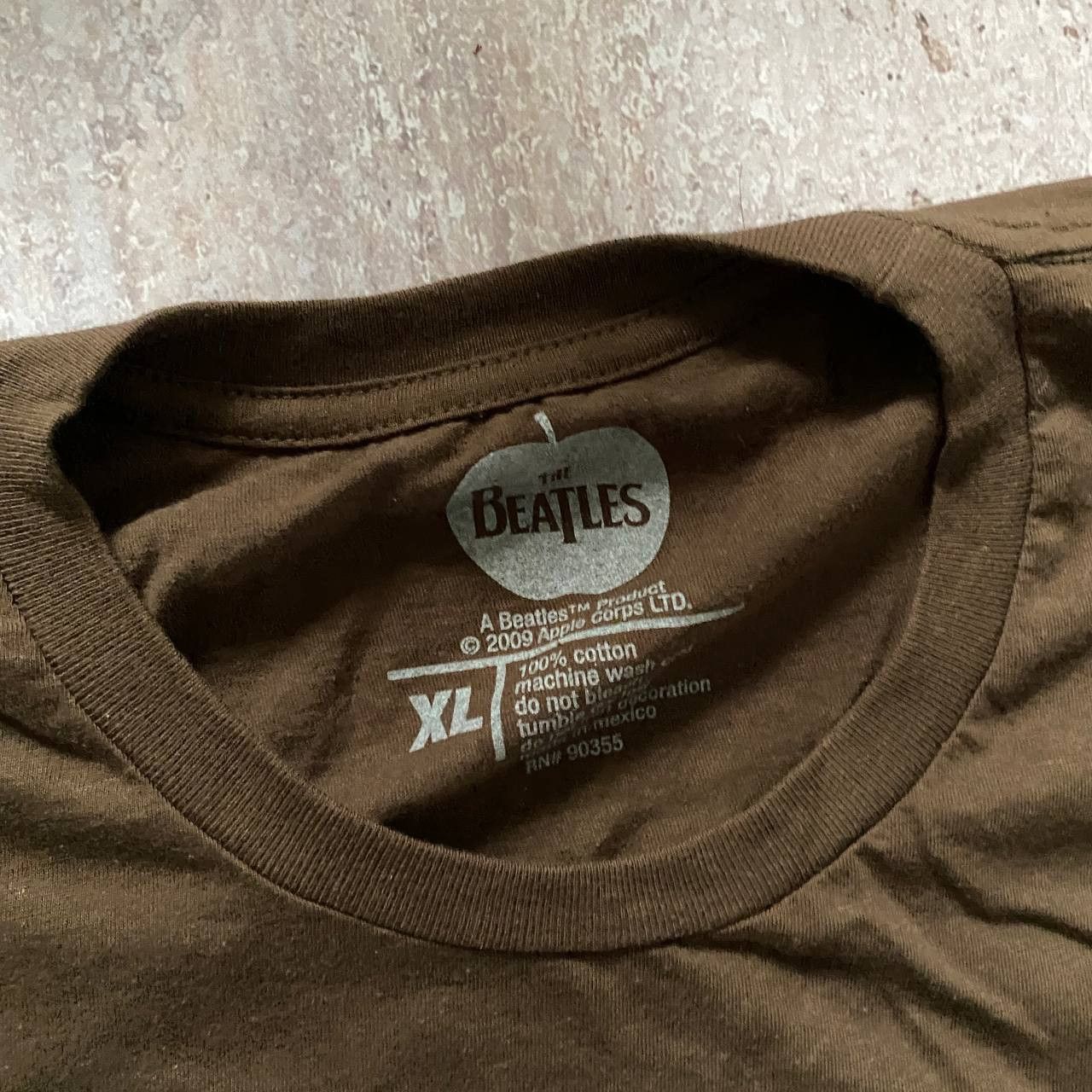 Band Tees VINTAGE Y2K THE BEATLES THE SINGLES AMAZING BROWN Tee 245 Size US XL / EU 56 / 4 - 4 Thumbnail