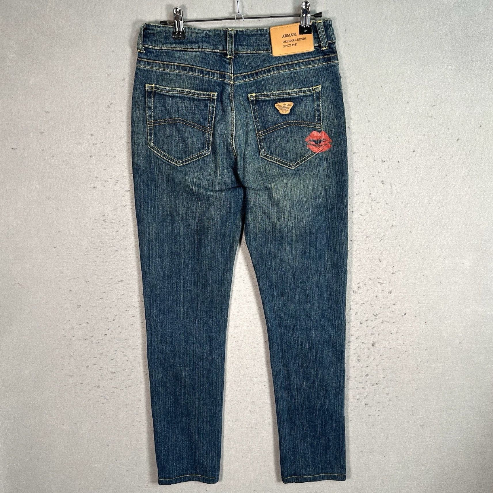 Vintage VINTAGE Armani Jeans Blue Denim Jeans Womens 27 90s Tapered Regular Fit Size 27" / US 4 / IT 40 - 2 Thumbnail