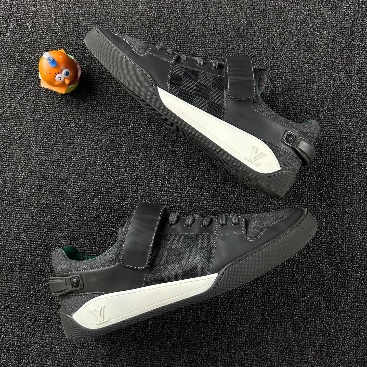 Louis Vuitton LV Damier Velcro Sneakers Size 43 Size US 10 / EU 43 - 4 Thumbnail