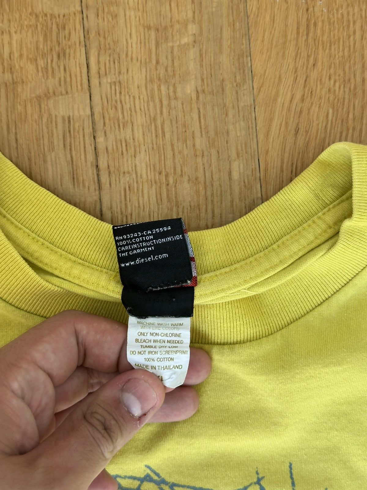 Diesel Vintage Mens Diesel Yellow T-shirt Big Logo Centre Fit Size US XL / EU 56 / 4 - 13 Thumbnail