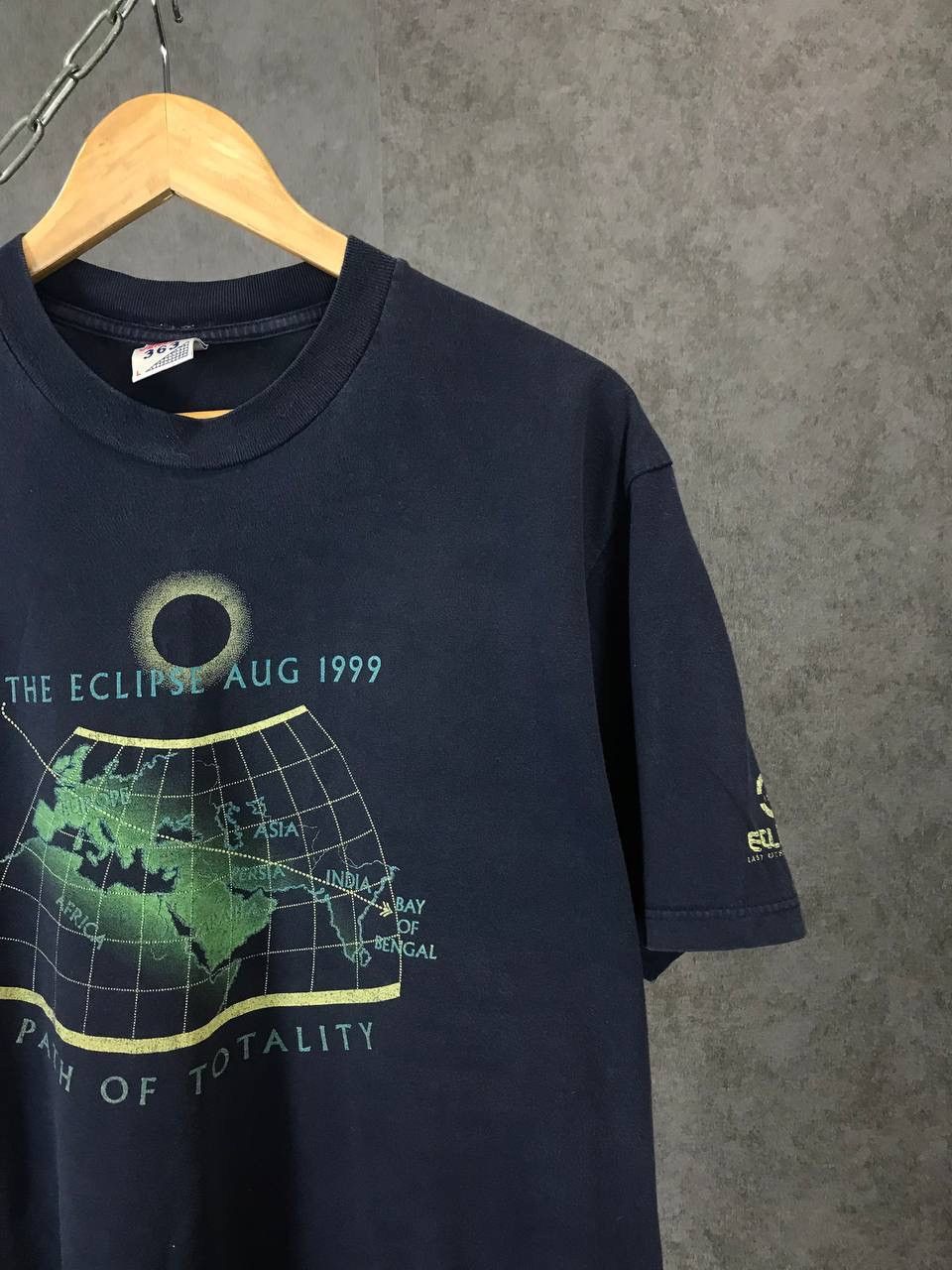 Vintage The Eclipse 1999 path of totality vintage other tee Size US L / EU 52-54 / 3 - 2 Thumbnail