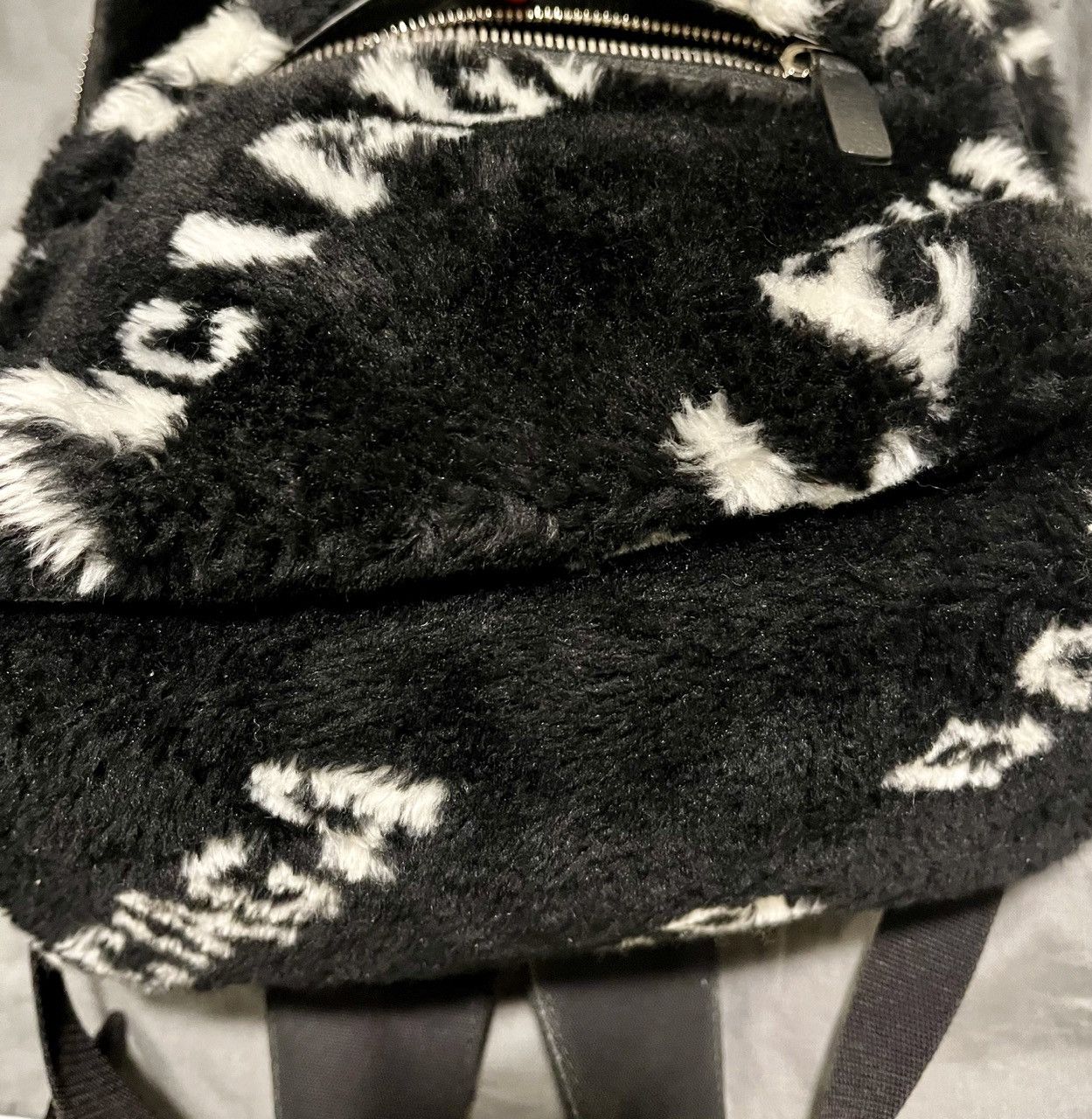 Balenciaga Balenciaga Everyday Faux Fur Logo Backpack Size ONE SIZE - 4 Thumbnail