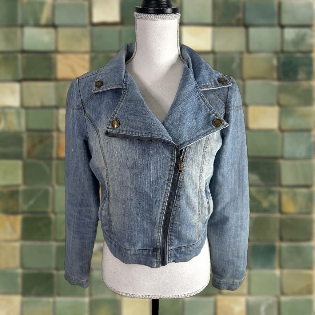 Denime VINTAGE Y2K Crop Denim Jacket Womens S Blue Light Wash Jeans Jacket Casual Biker Bohemian Grunge Rock Pockets Size 28" / US 6 / IT 42 - 1 Thumbnail