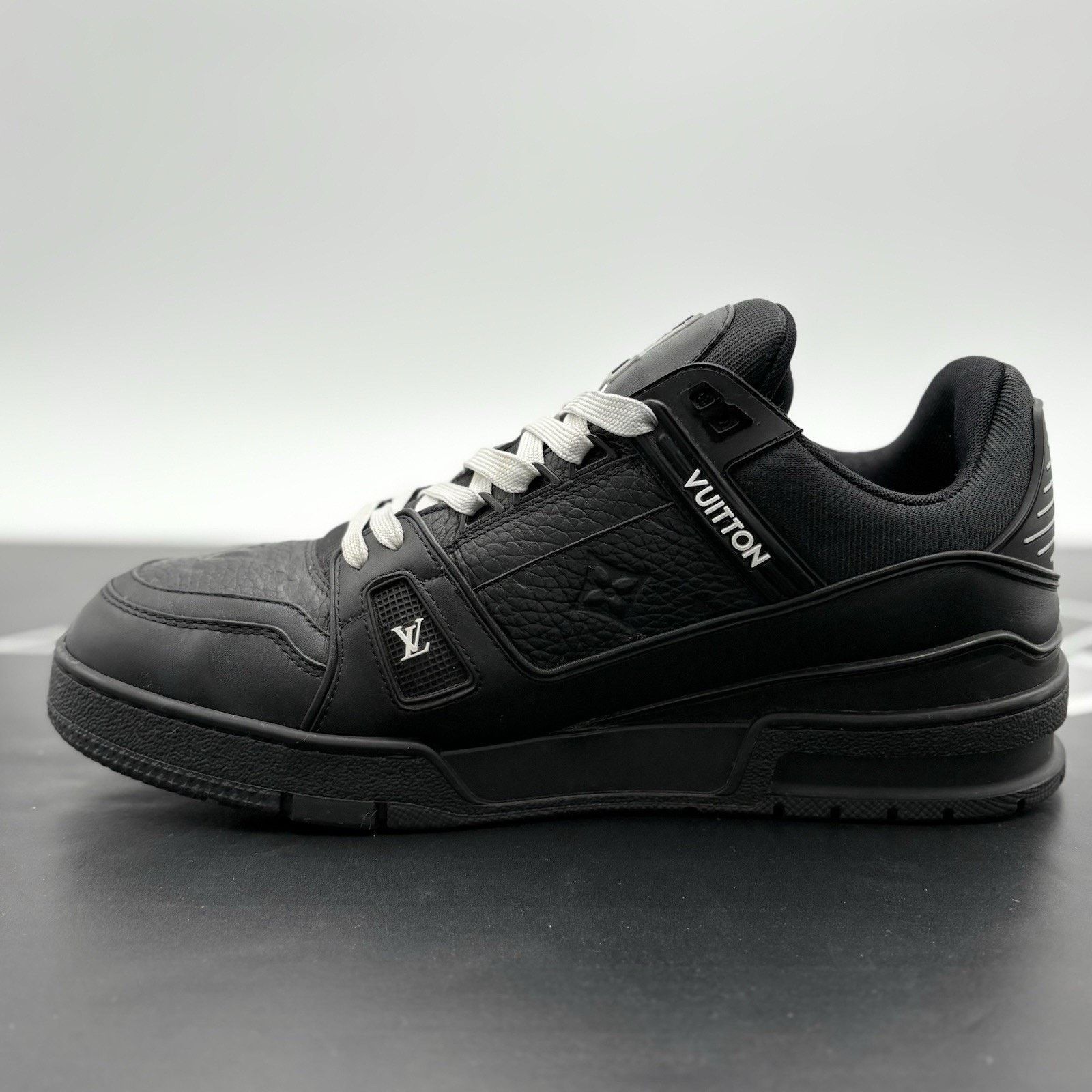 Louis Vuitton (9.5-10 US) Louis Vuitton Trainer ' Black ' | SUPER CLEAN! Size US 10 / EU 43 - 4 Thumbnail