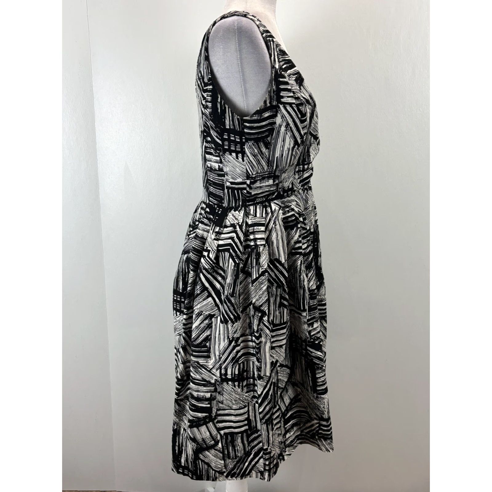 Coldwater Creek Coldwater Creek Dress Women 6 Black White Sleeveless Linen Blend Knee-Length V-Neck Fit & Flare Size M / US 6-8 / IT 42-44 - 4 Thumbnail