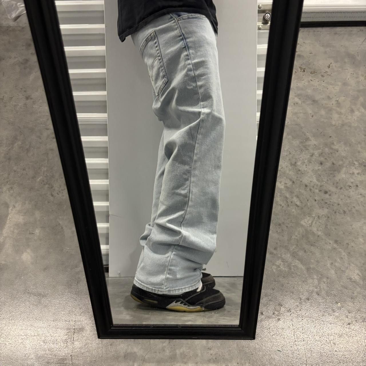 Japanese Brand × Vintage Crazy Vintage Y2K/2000s Light Wash Levi’s Essential Denim Jeans! Size US 31 - 2 Thumbnail
