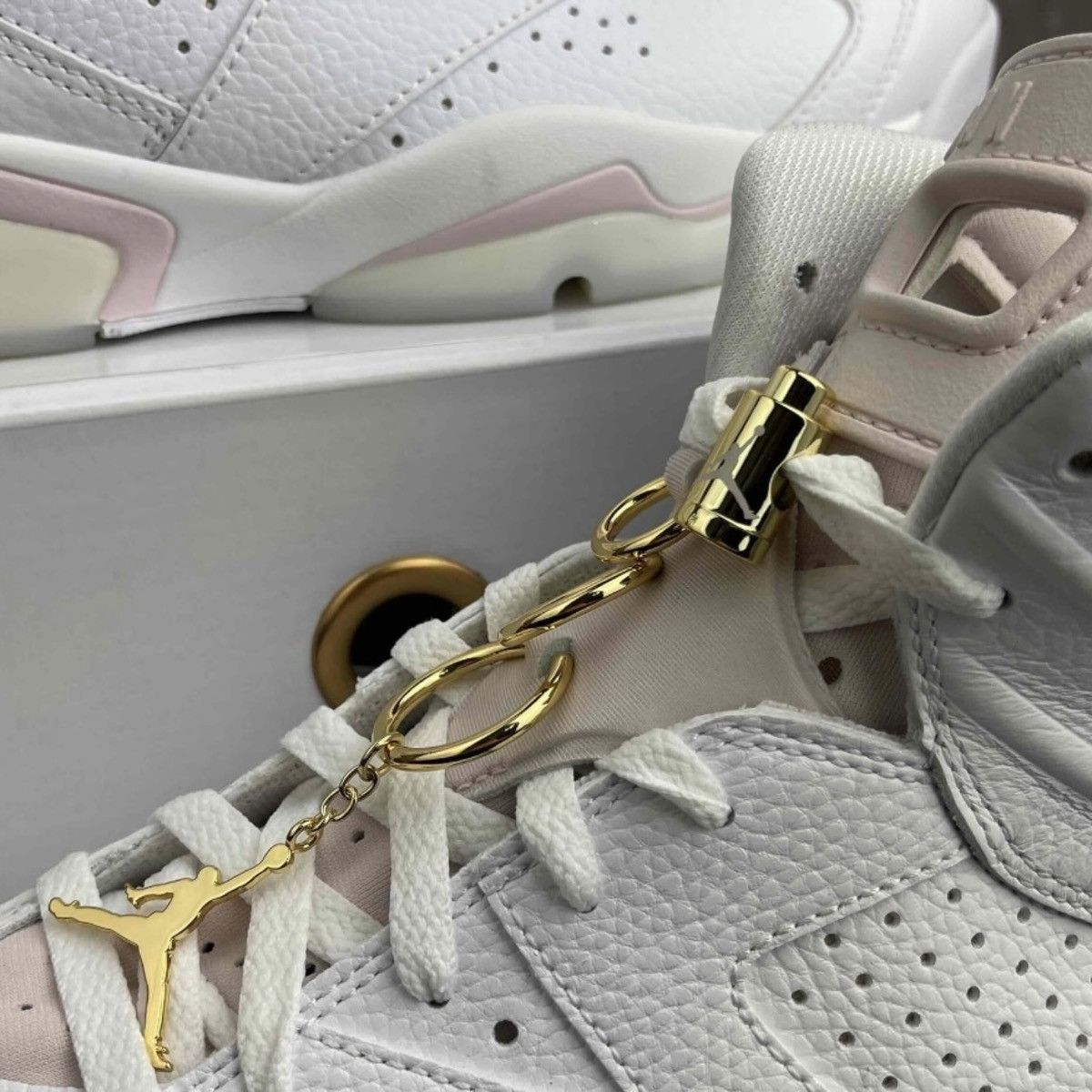 Jordan Brand Air Jordan 6 Retro Gold Hoops Size 12 W / 10.5M DH9696-100 Size US 12 / IT 42 - 3 Thumbnail