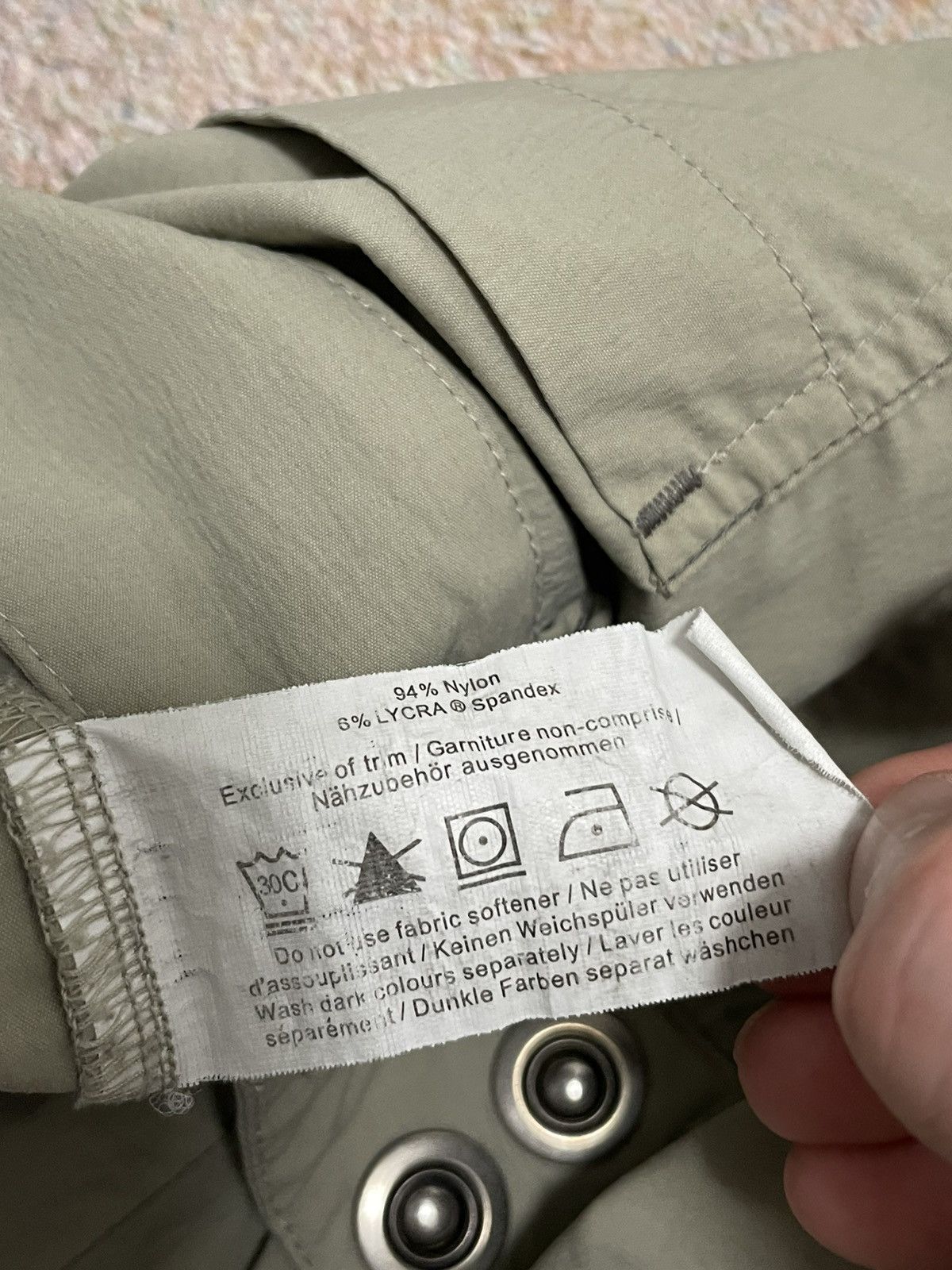 Arc'teryx Arc'teryx Small Logo Nylon Light Cargo Pants Size 28" / US 6 / IT 42 - 8 Thumbnail