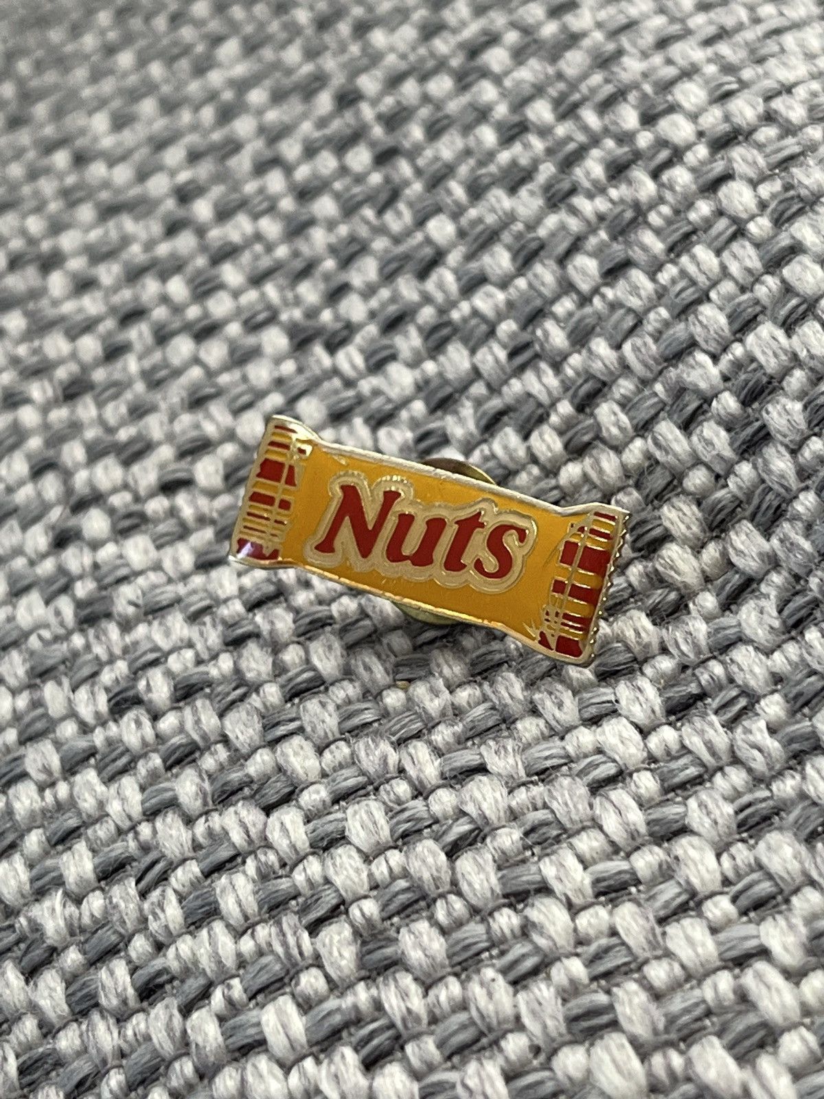 Junk Food × Vintage Nuts vintage pin Size ONE SIZE - 3 Thumbnail
