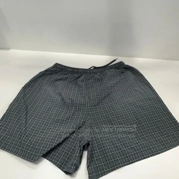 Balenciaga Balenciaga Plaid Mid Rise Beach Shorts for Men. Size US 27 - 8 Thumbnail