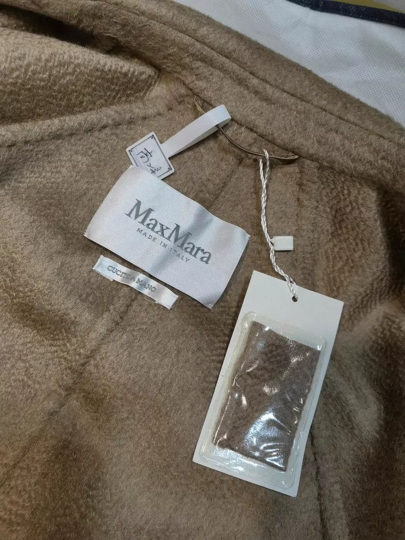 Max Mara Max Mara 100% water ripple pure cashmere Size M / US 6-8 / IT 42-44 - 2 Thumbnail
