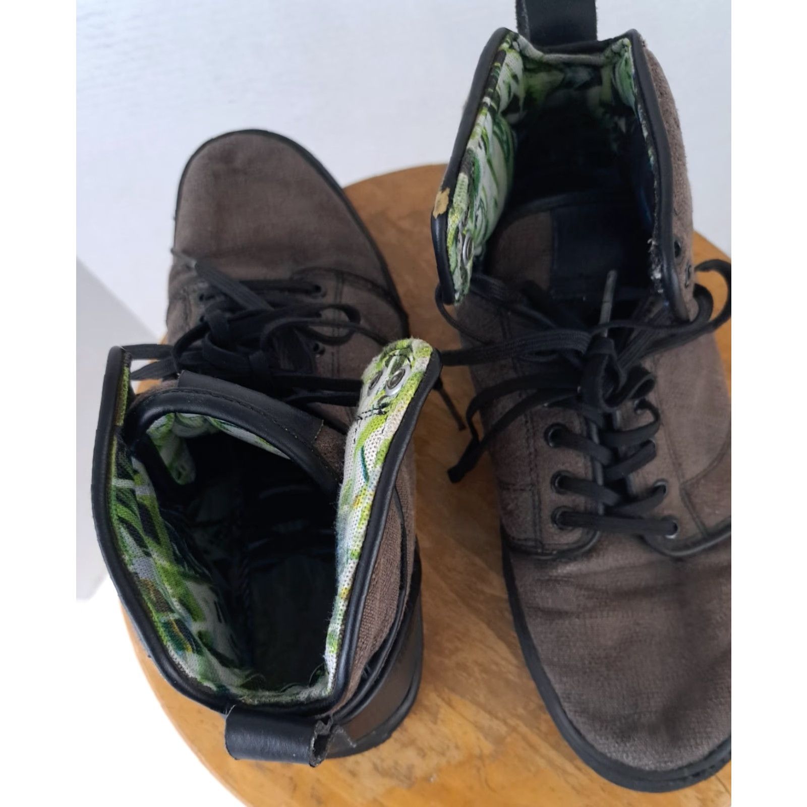 Vans VANS Sk8-Hi Hiking Outdoor Shoe Boots Suede High Top Mens 7.5 Brown Sneaker Boots Outdoor Waterproof? (Wait) Size US M / EU 48-50 / 2 - 3 Thumbnail