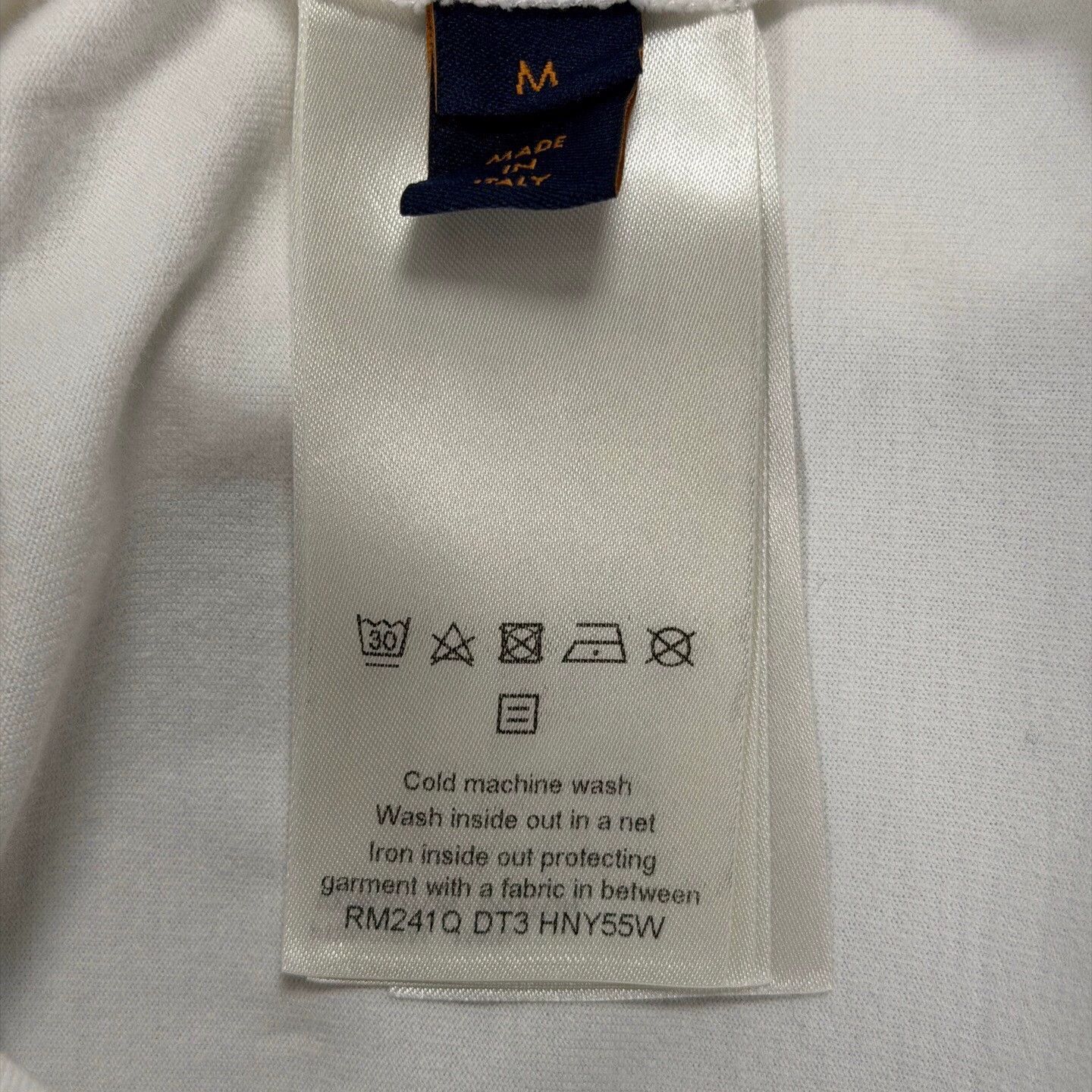 Louis Vuitton LV White Embossed Logo Short Tee M LN Size US M / EU 48-50 / 2 - 4 Thumbnail