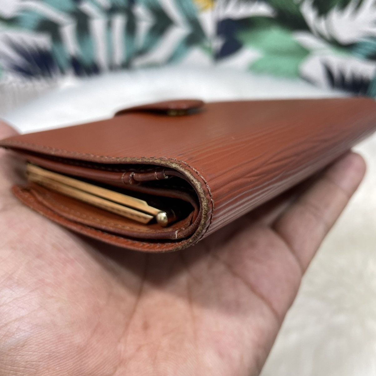 Louis Vuitton Authentic LOUIS VUITTON EPI Leather Kisslock Bifold Wallet Size ONE SIZE - 4 Thumbnail