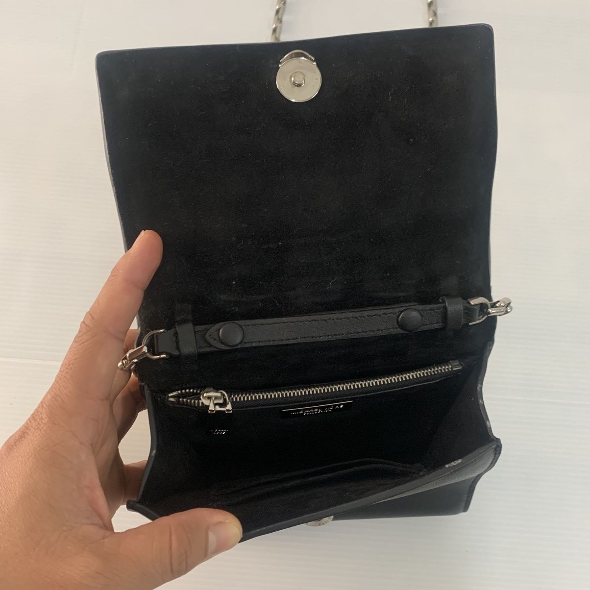 Michael Kors 💥‼️FAST SALE‼️💥Authentic Michael Kors Black Leather Slingbag Size ONE SIZE - 9 Thumbnail
