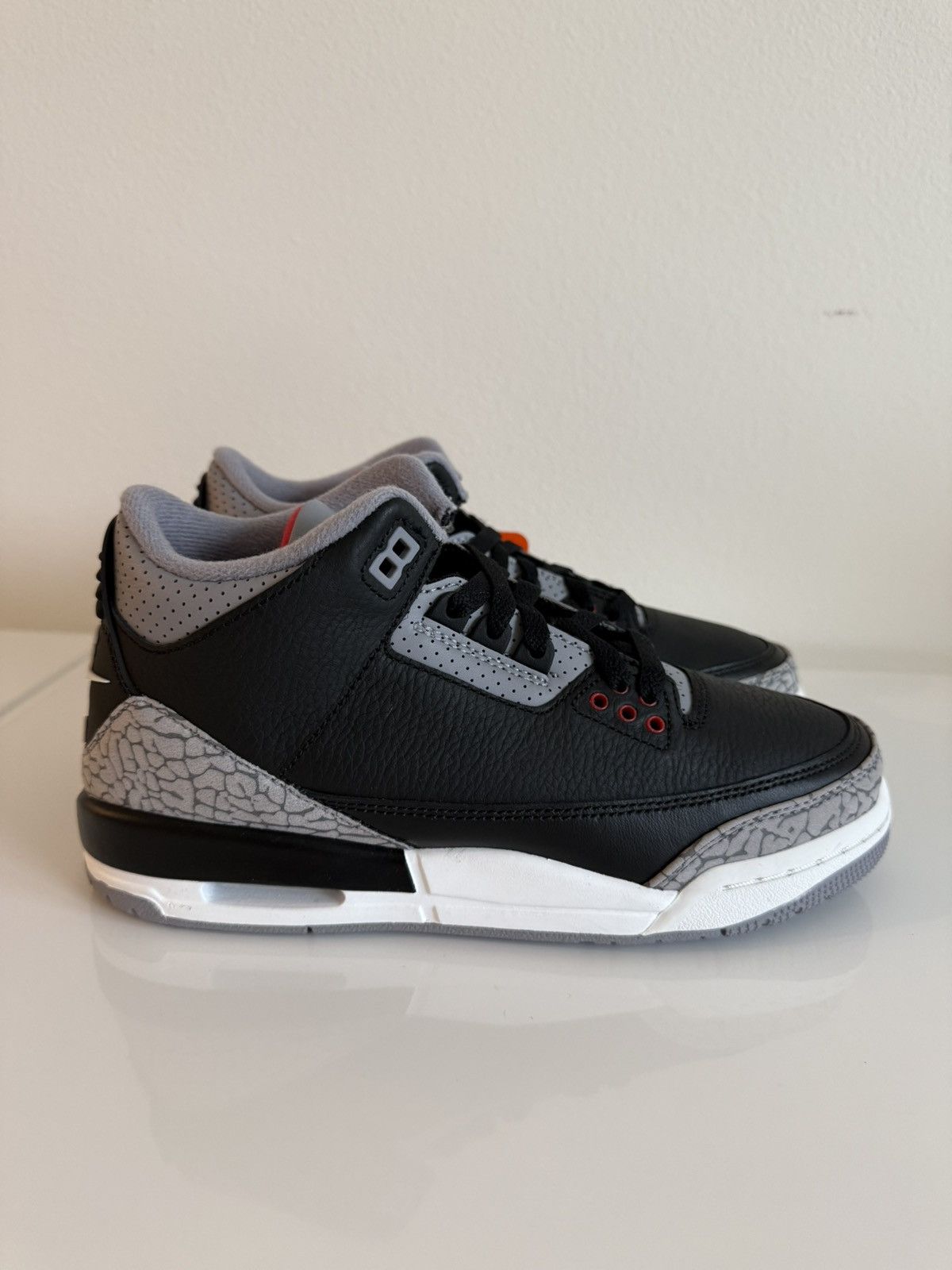Jordan Brand DS GS 2024 NIKE AIR JORDAN III 3 RETRO BLACK CEMENT Size US 5.5 / IT 35.5 - 2 Thumbnail