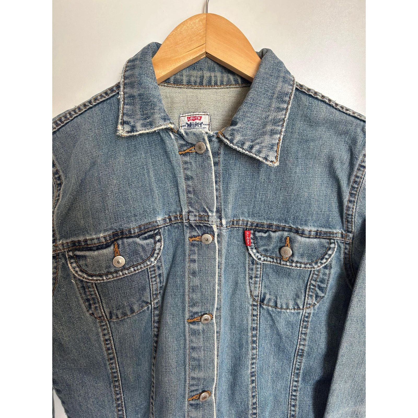 Levi's Levi's Cropped Denim Jacket M - Light Wash Red Tab Vintage Size US M / EU 48-50 / 2 - 3 Thumbnail