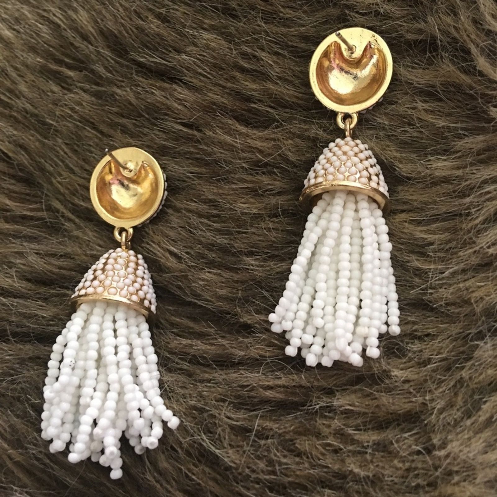 Vintage Vintage white seed bead tassel pierced earrings Size ONE SIZE - 2 Thumbnail