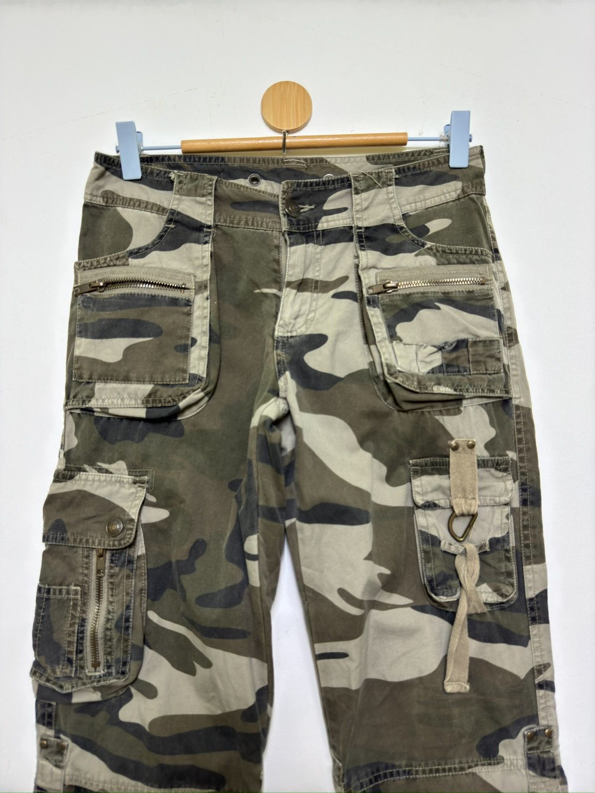 Japanese Brand Flare Camo Tactical Multi-Pocket Low Rise Raspberry Style Size US 27 - 3 Thumbnail