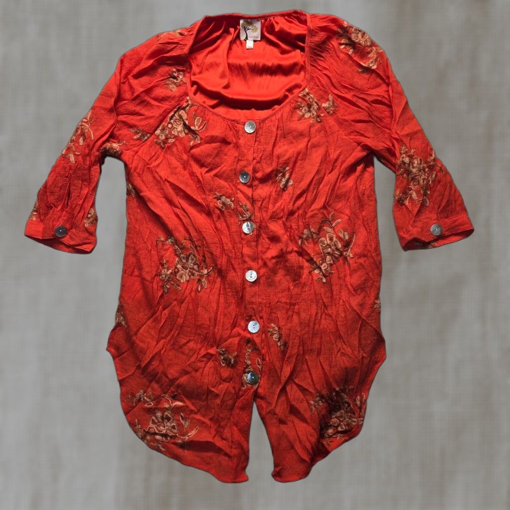 Vintage Fig & Flower Shirt Blouse 1X Red Floral Embroidered Knit Roll Tab Sleeve V-Neck Button Collarless Ladies Womens Shirt Size XL / US 12-14 / IT 48-50 - 1 Thumbnail