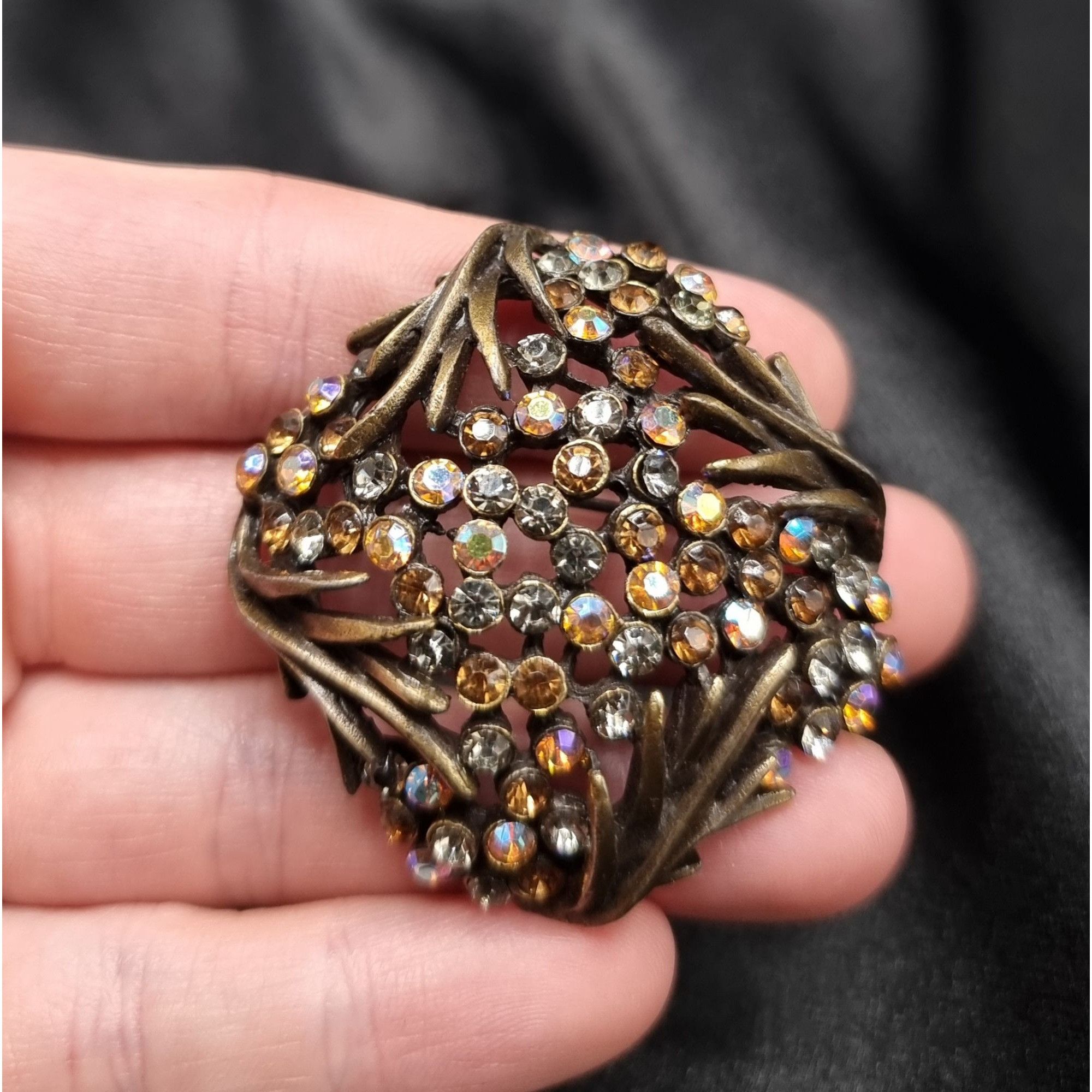 Vintage Vintage KARU Signed Brooch Floral Design With Rhinestones & Size ONE SIZE - 5 Thumbnail