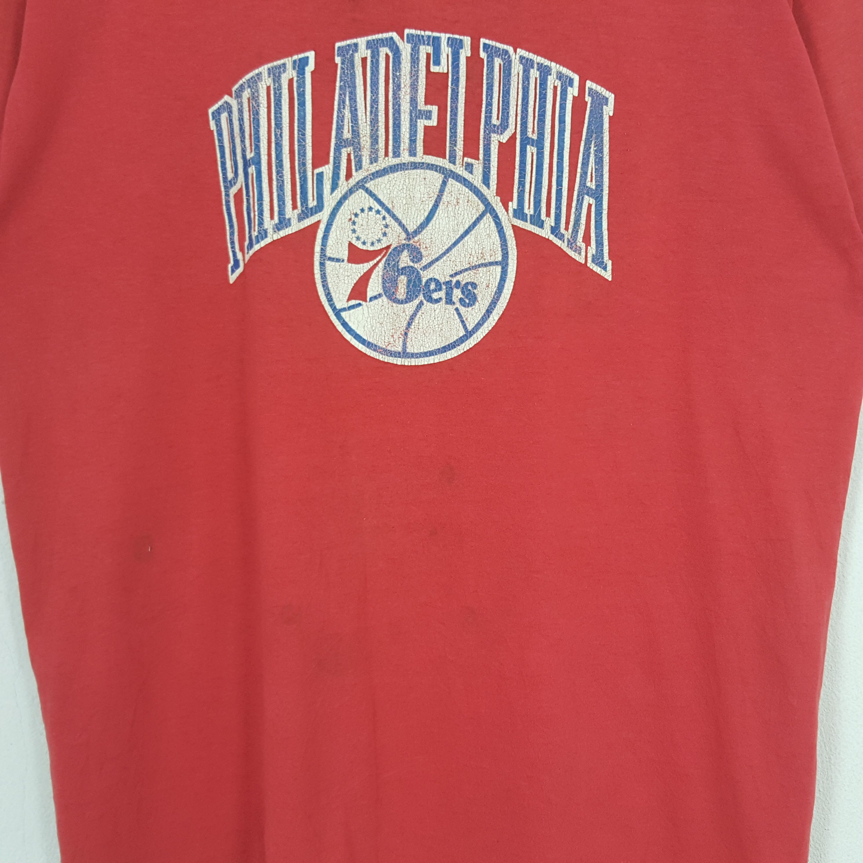 NBA × Vintage Vintage Philadelphia 76ers American Basketball Team Tshirt Size US L / EU 52-54 / 3 - 2 Thumbnail
