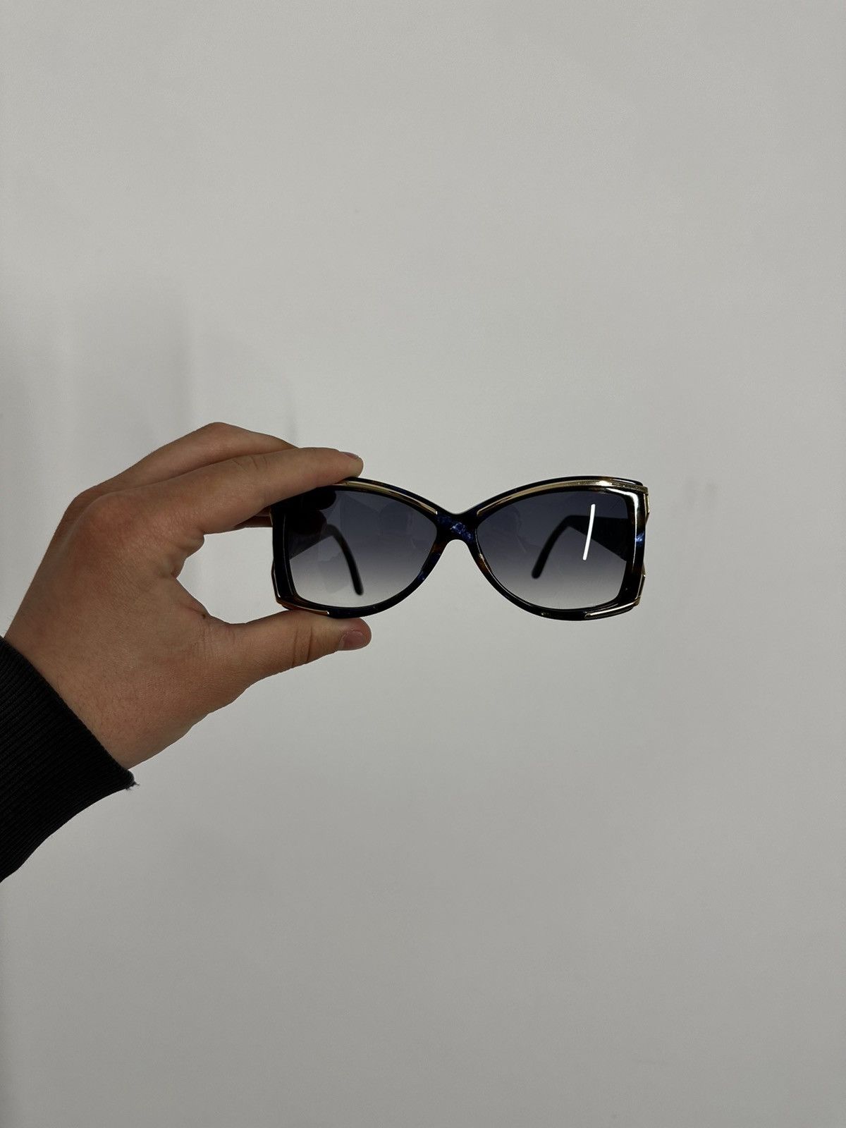 Valentino Valentino Sunglasses With Case Size ONE SIZE - 3 Thumbnail