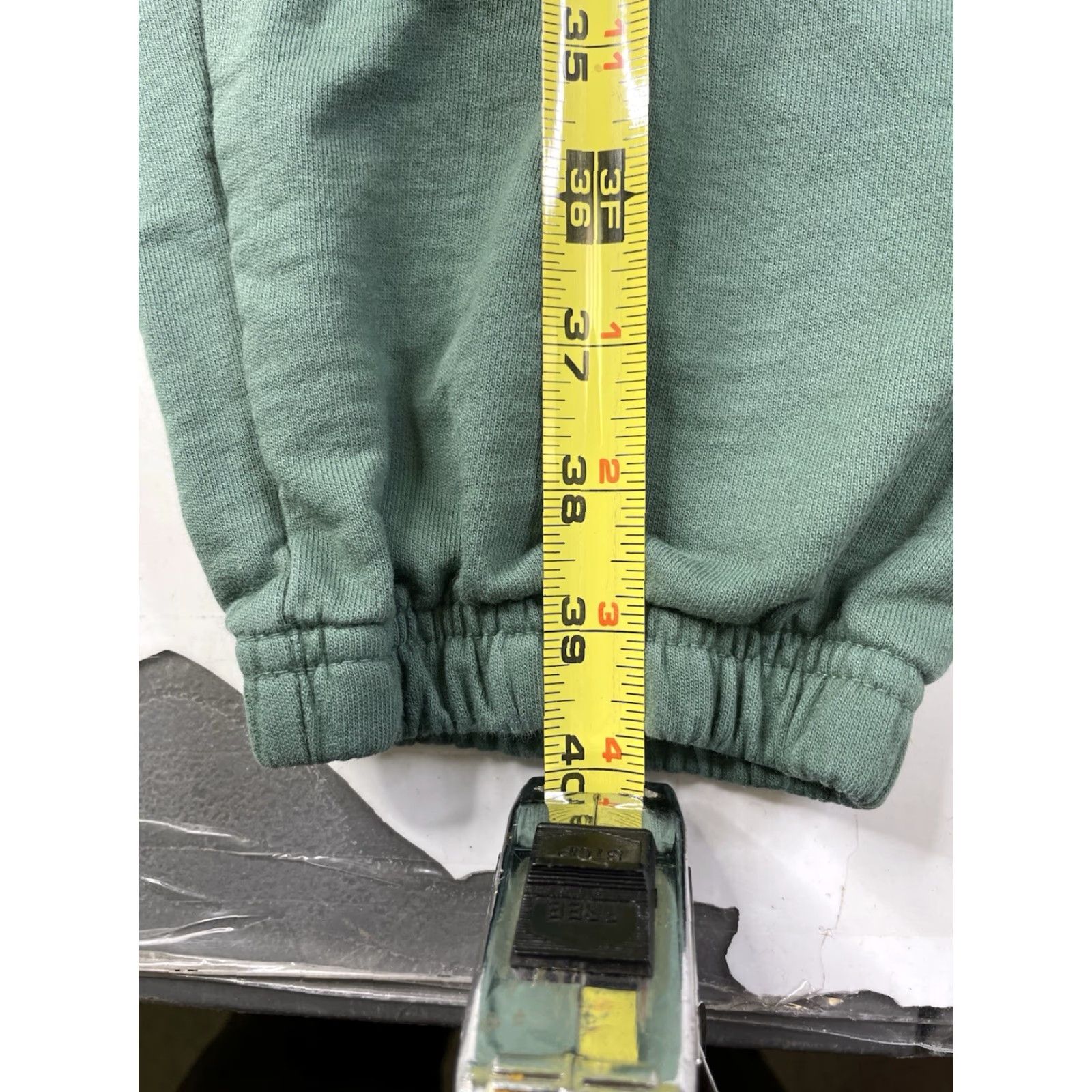 Museum of Peace & Quiet VINTAGE Museum of Peace & Quiet Jogger Pants Sweatpants Mens M Green USA Activewear Adjustable Waist Pockets Size US 31 - 3 Thumbnail