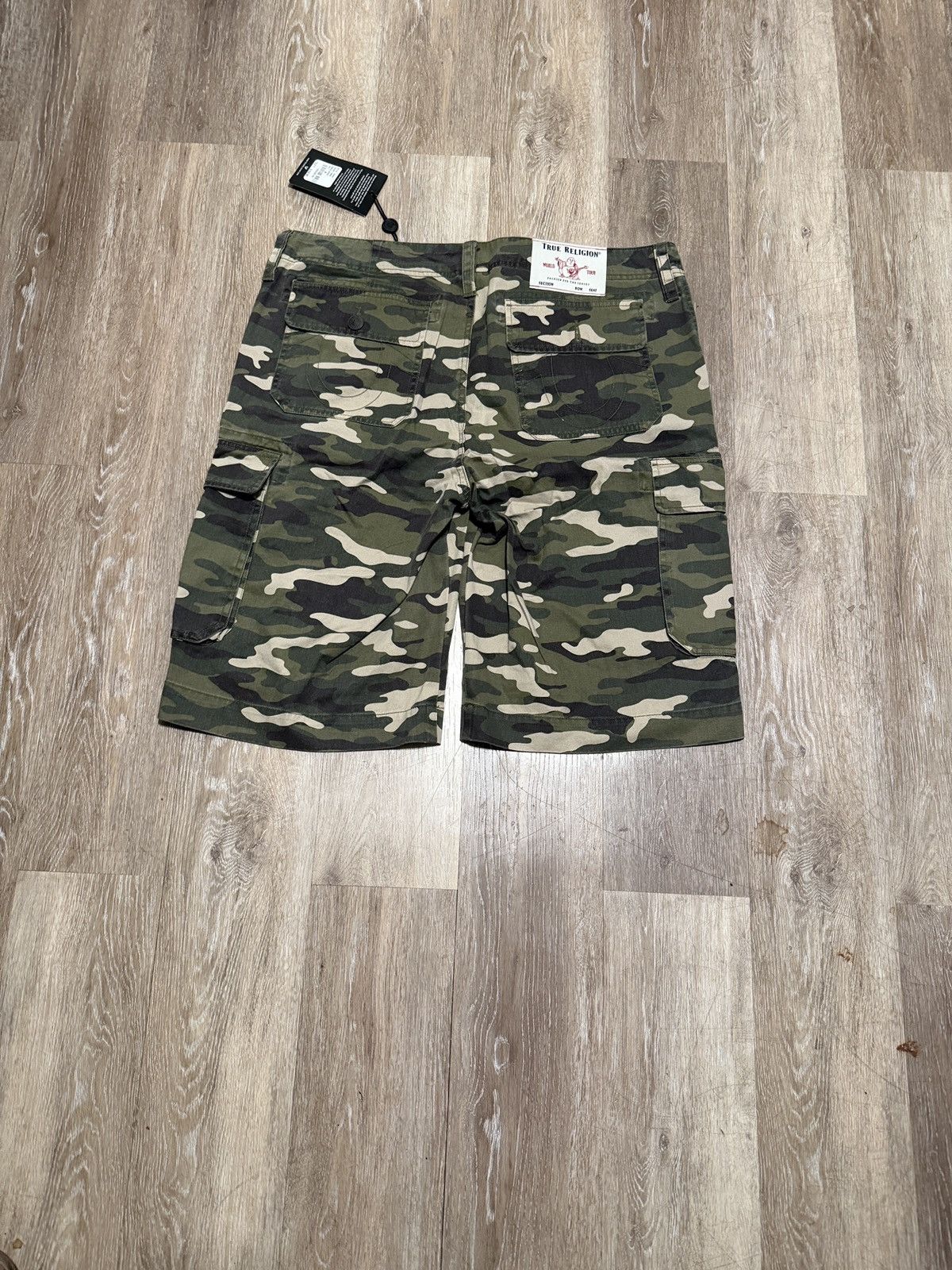 True Religion True Religion Camo Cargo Shorts Size US 36 / EU 52 - 2 Thumbnail