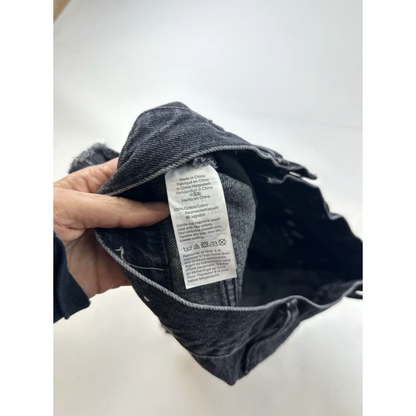 Madewell Madewell Shorts Women’s 23 Black Cut-Off Denim Relaxed Mid Rise 100% Cotton Pockets Casual Beach Travel Walking Girls Mens? Size 40" / US 18 - 6 Thumbnail