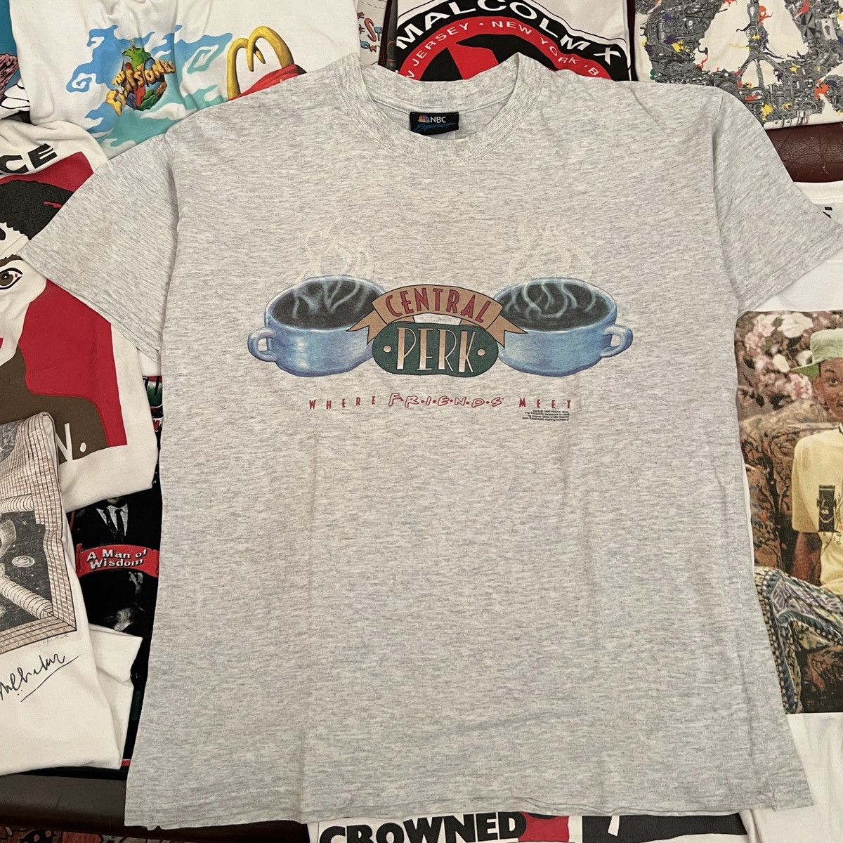 Vintage Vintage Central Perk Cafe Friends Tv Show 1996 Size US L / EU 52-54 / 3 - 5 Thumbnail