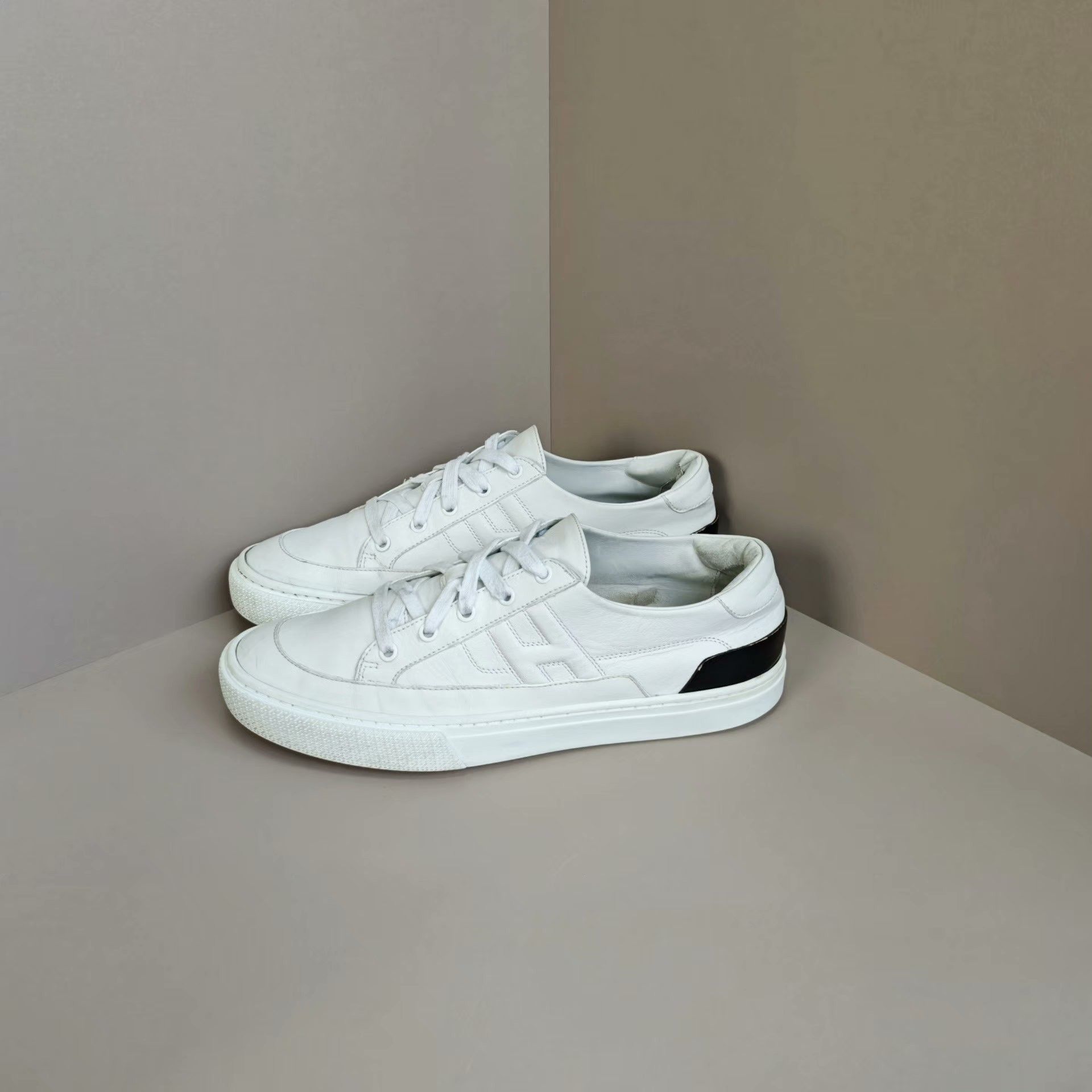 Hermes Hermes Lowtop Sneakers 9 Men Size US 9 / EU 42 - 1 Thumbnail