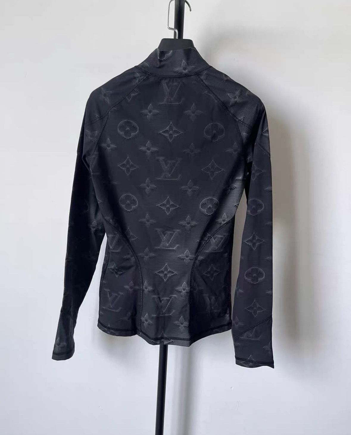 Louis Vuitton louis vuitton printed athletic top size S Size S / US 4 / IT 40 - 2 Thumbnail